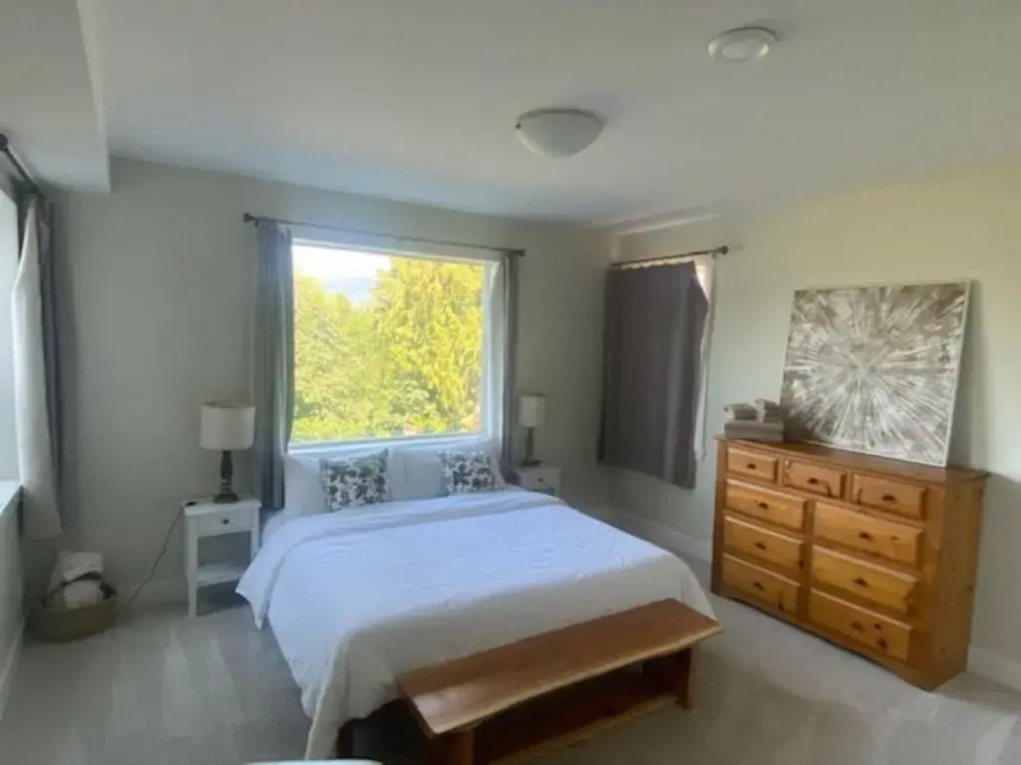 John and Jacqueline Big 4 Bd, 4 Ba home, Steps to Ocean with EV Charger