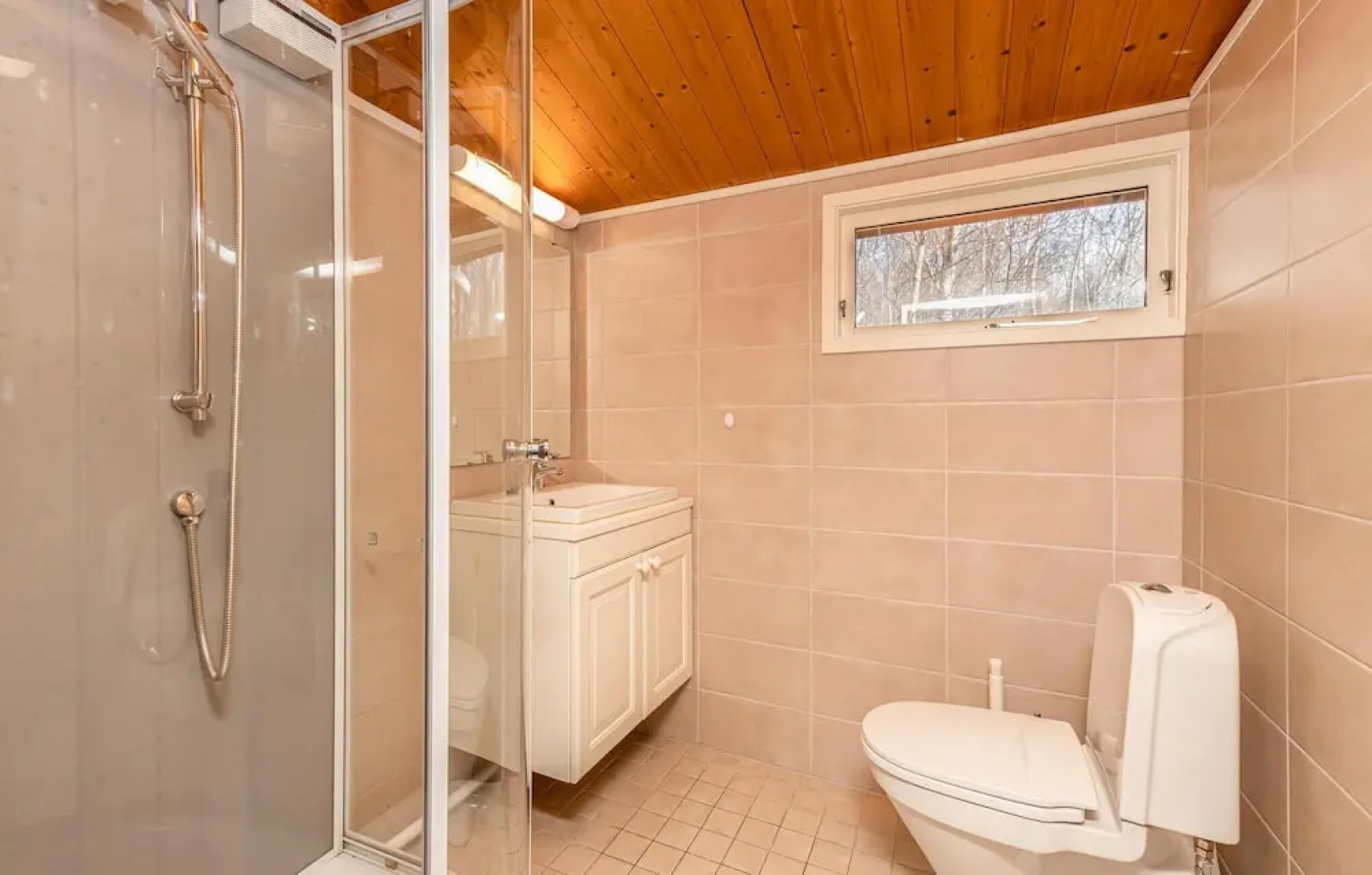 Awesome Home in Vatne With 4 Bedrooms and Wifi