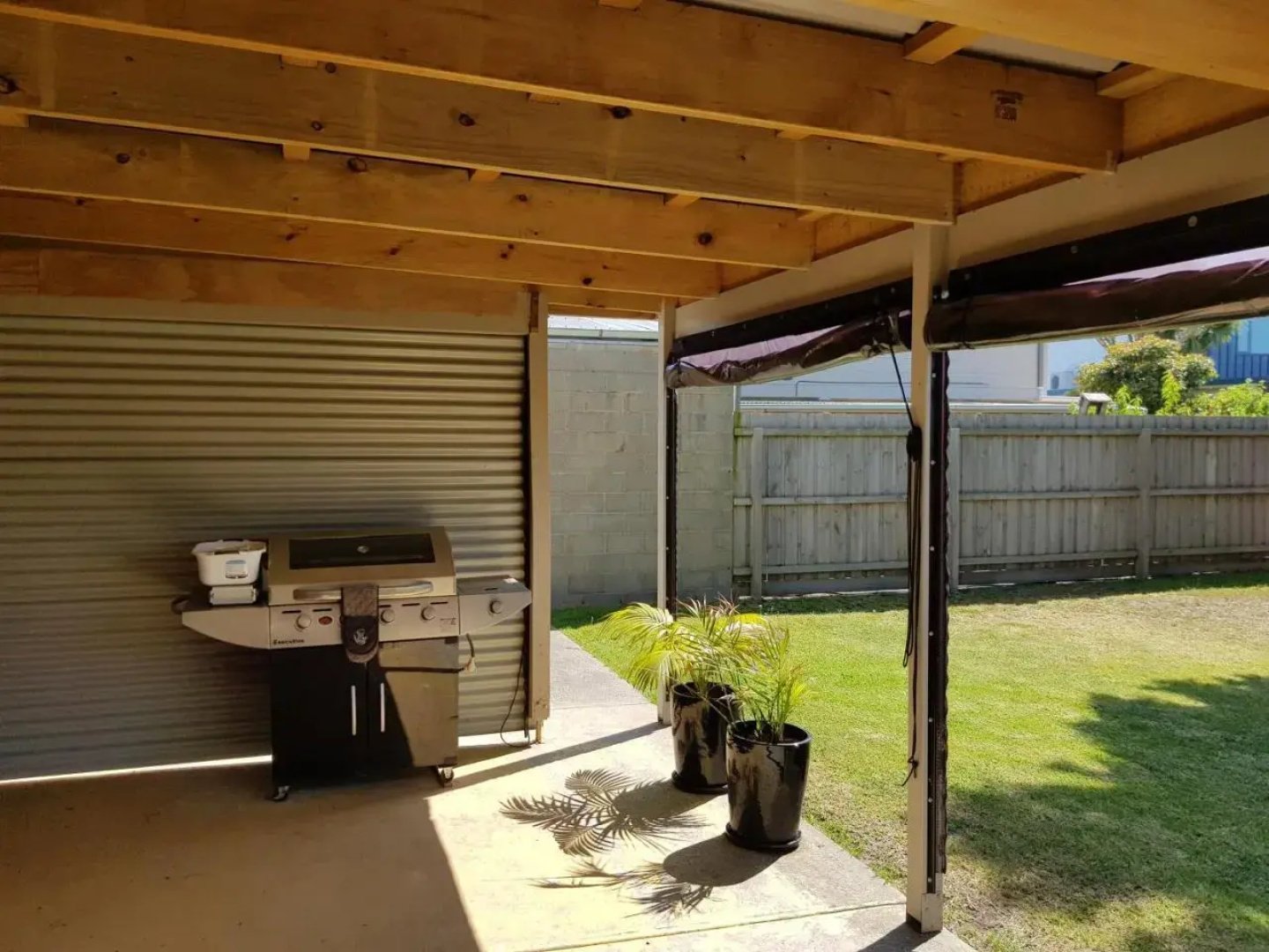 Portarlington beach shack 50 metres to the water