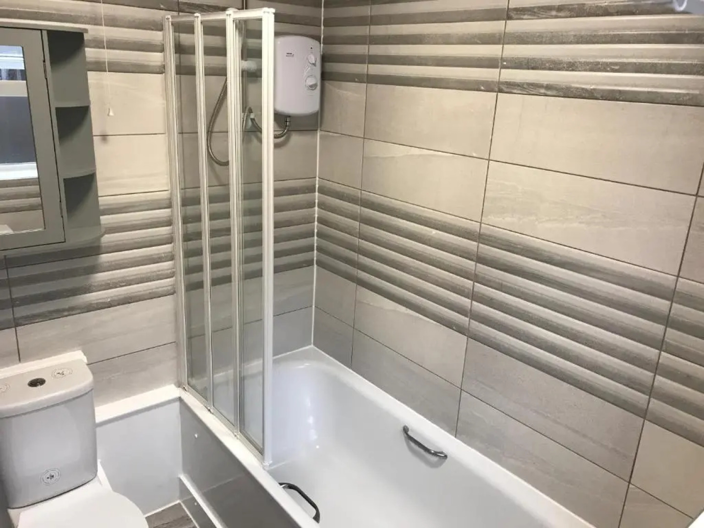 Ground Floor Contemporary 1 Bed Apartment