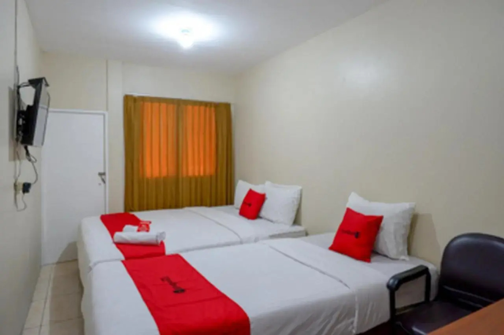 RedDoorz near Ahmad Yani Monument Park Kudus