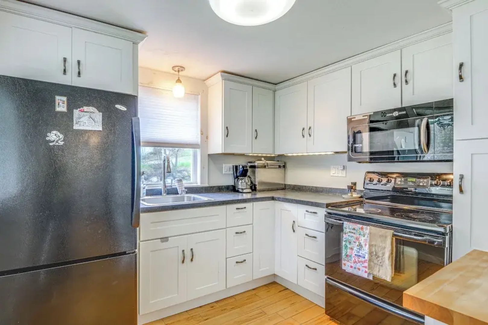 2 Mi to Mt Snow: Warm & Cozy Family Winter Retreat