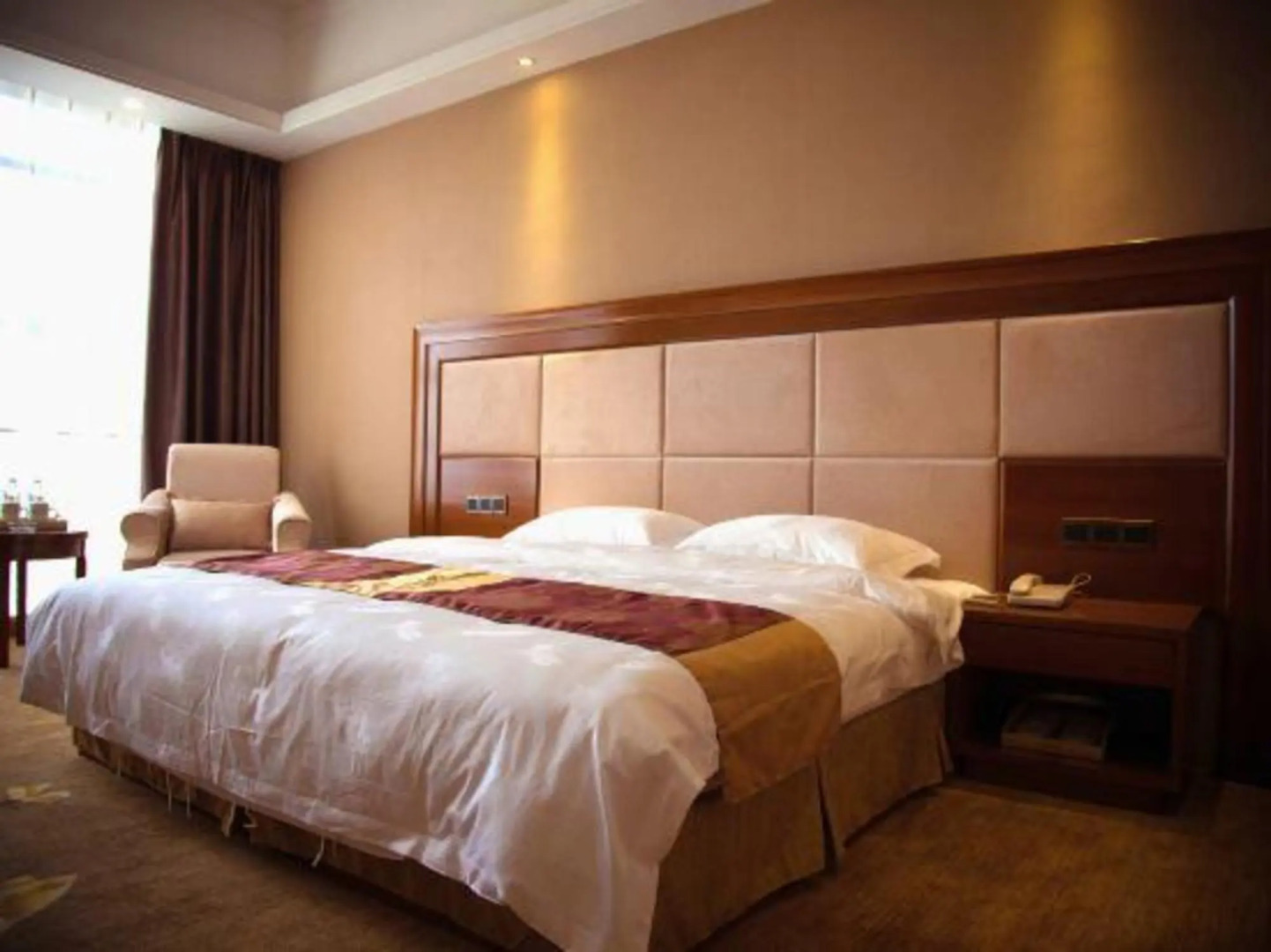 Golden Begonia Donggang Hotel Lincang