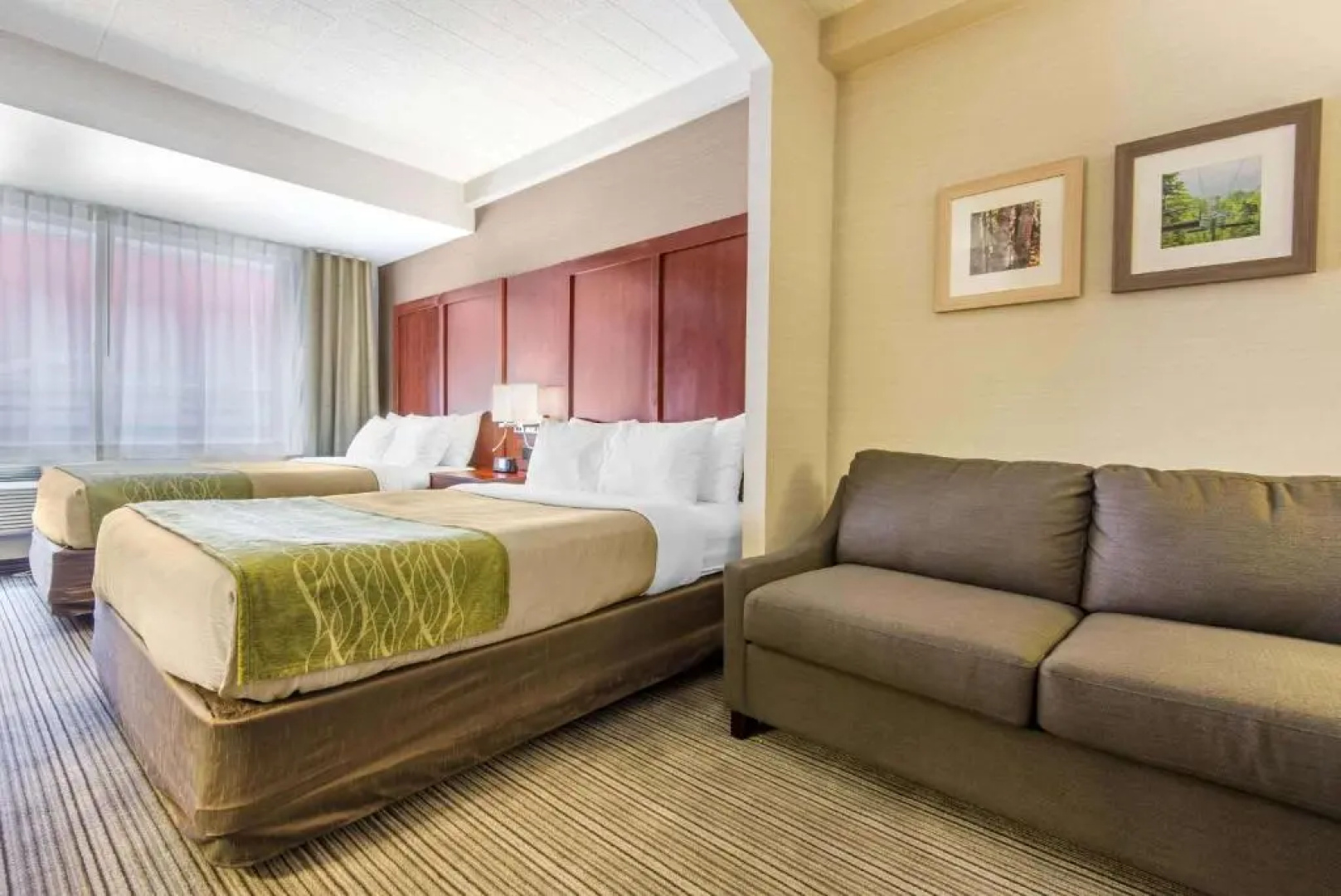 Holiday Inn Express & Suites
