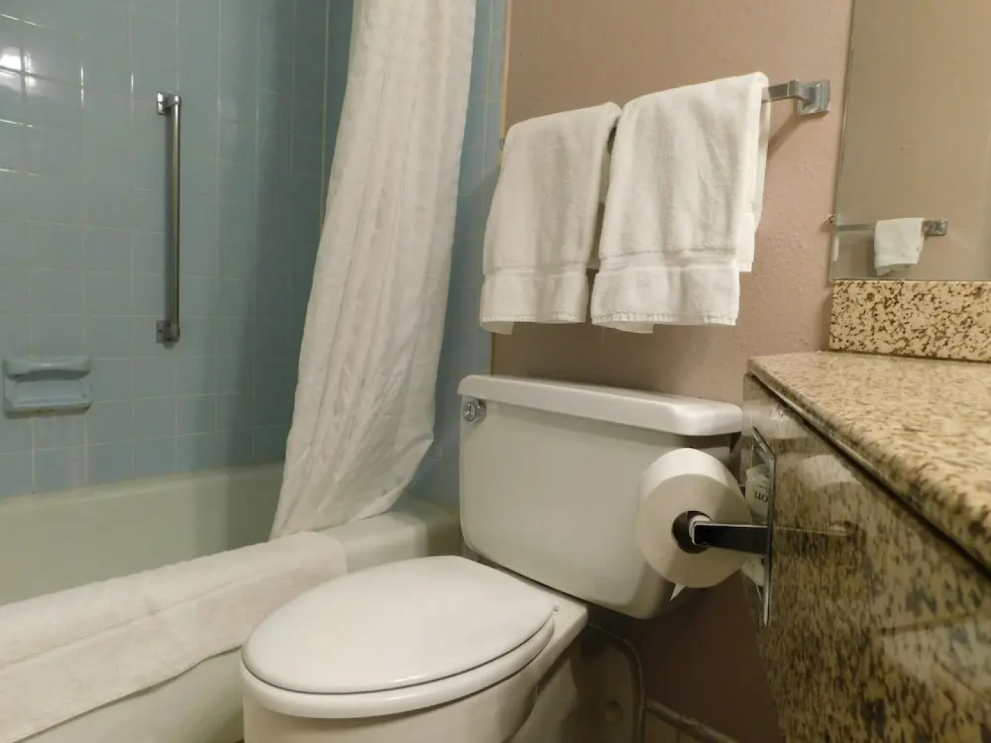 Apm Inn & Suites