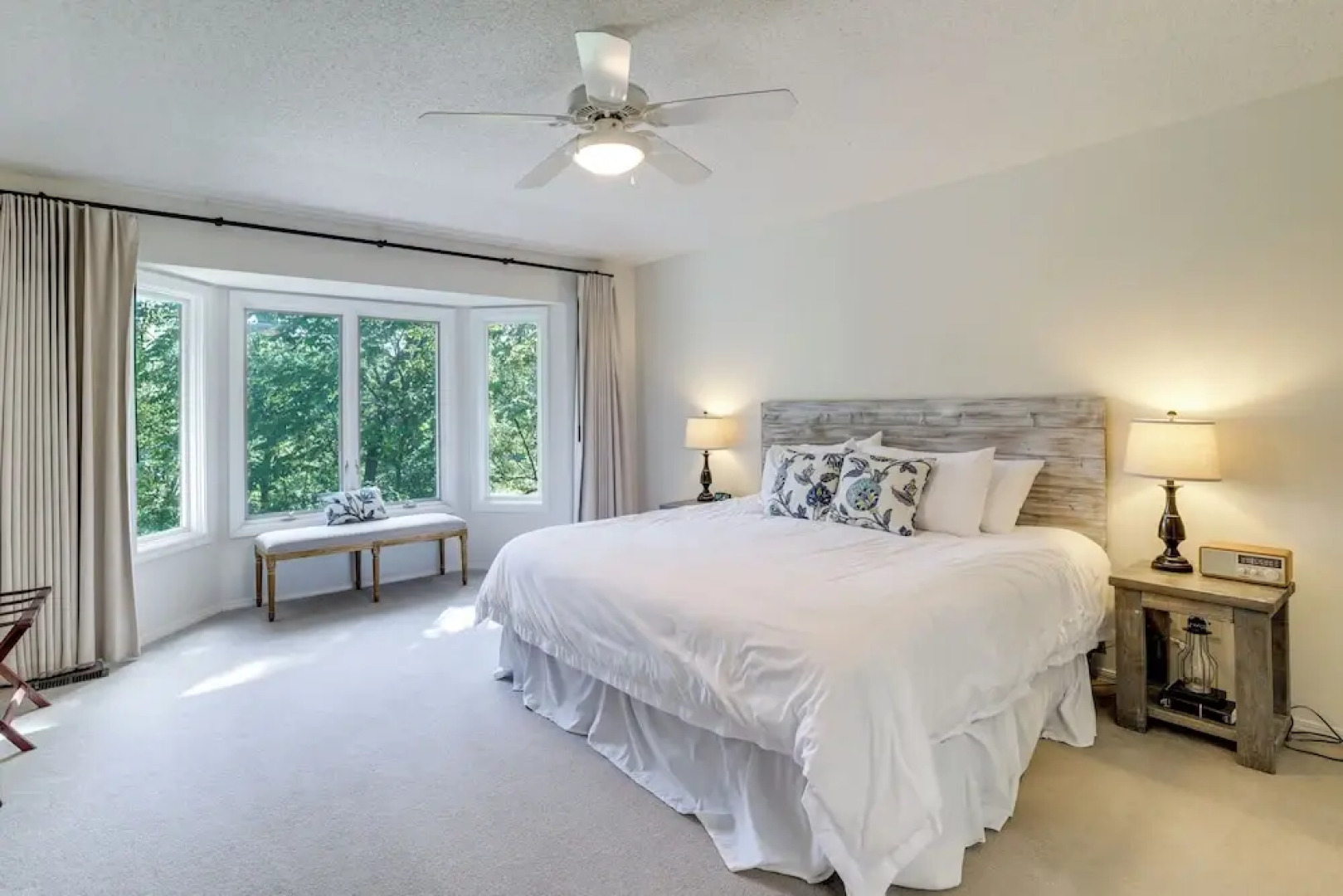 The Bella Vista Lakeside Treehouse: Dock & Kayaks!