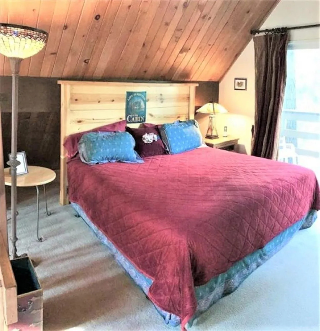 Woodsy 'a' Frame 3 Bedroom Cabin by RedAwning