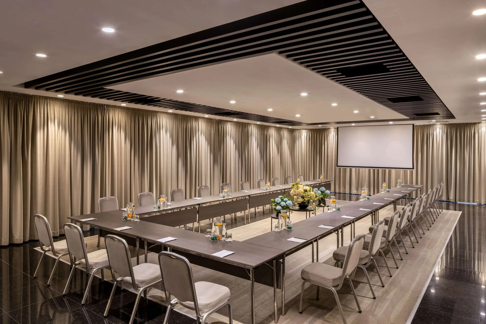 Отель Radisson Blu Leogrand