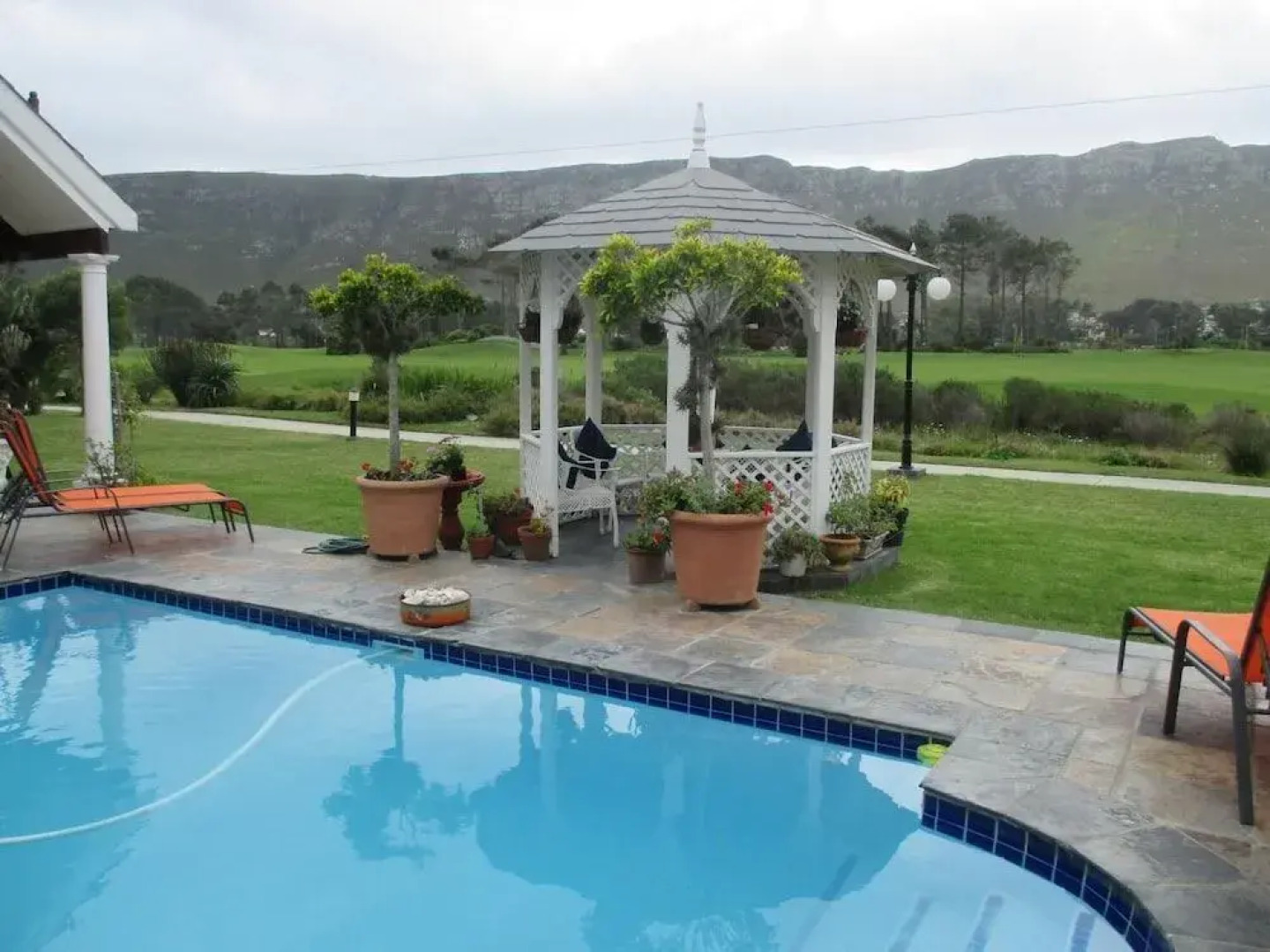 Mulligans Golf Lodge