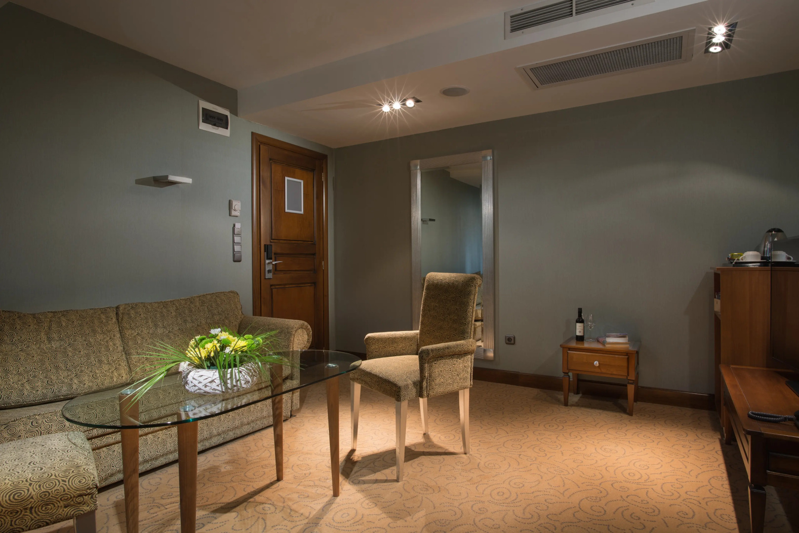 Rosslyn Thracia Hotel