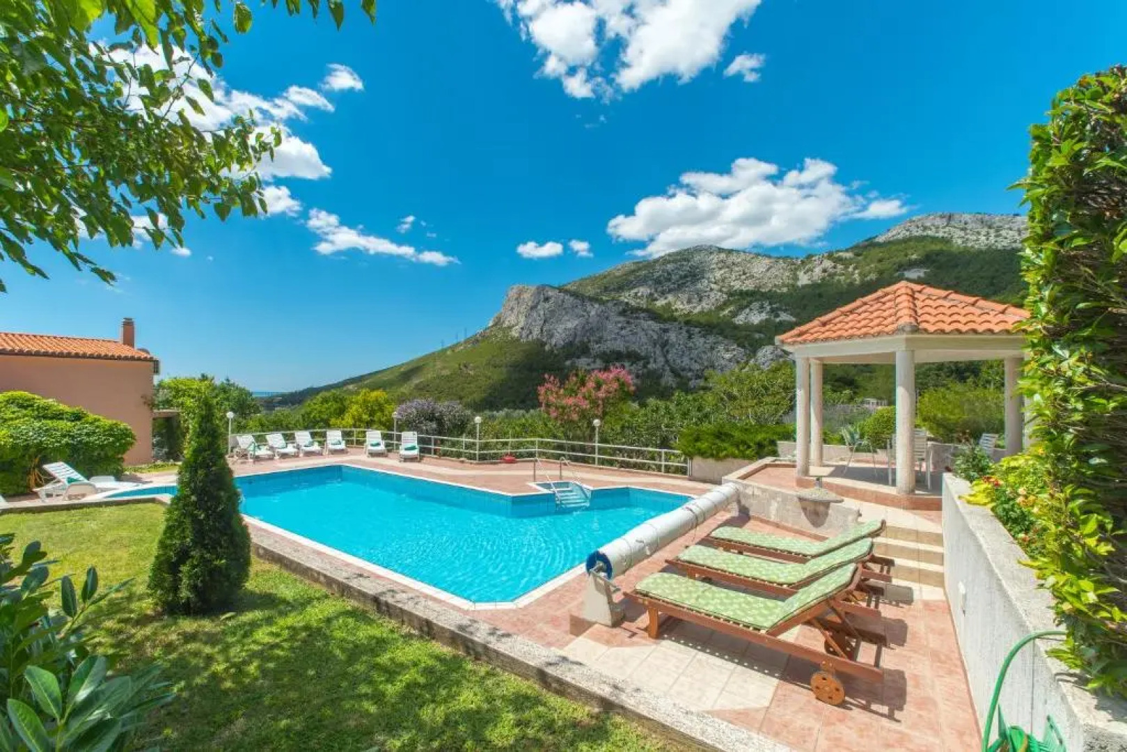 Villa Klara with 72 sqm pool and view on Split and islands