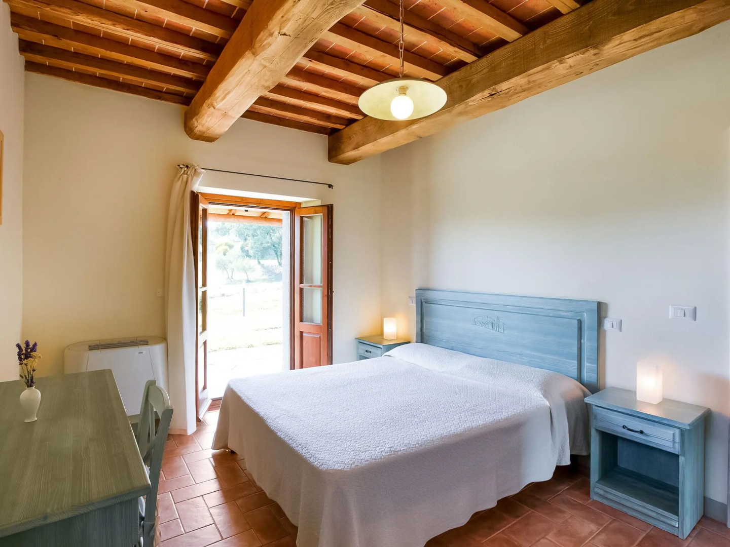 Beautiful accommodation in elegant farmhouse with pool and breathtaking views
