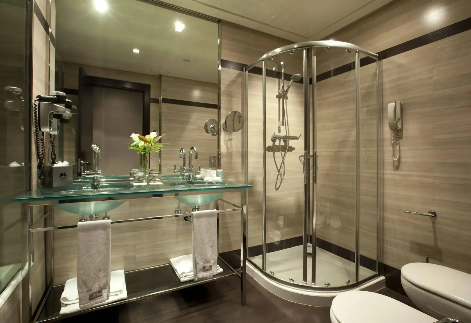 Hotel Maydrit Airport