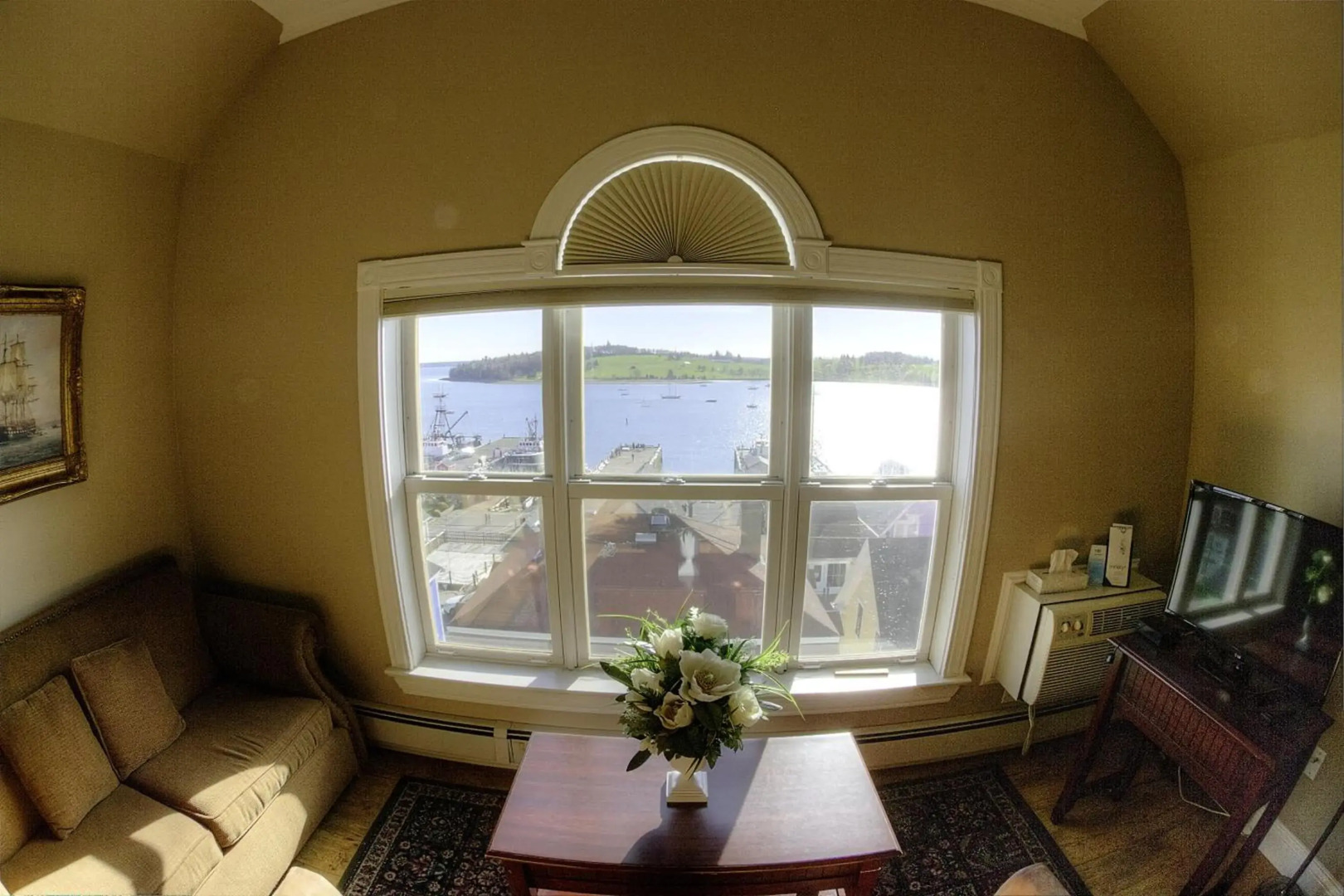 Lunenburg Arms Hotel