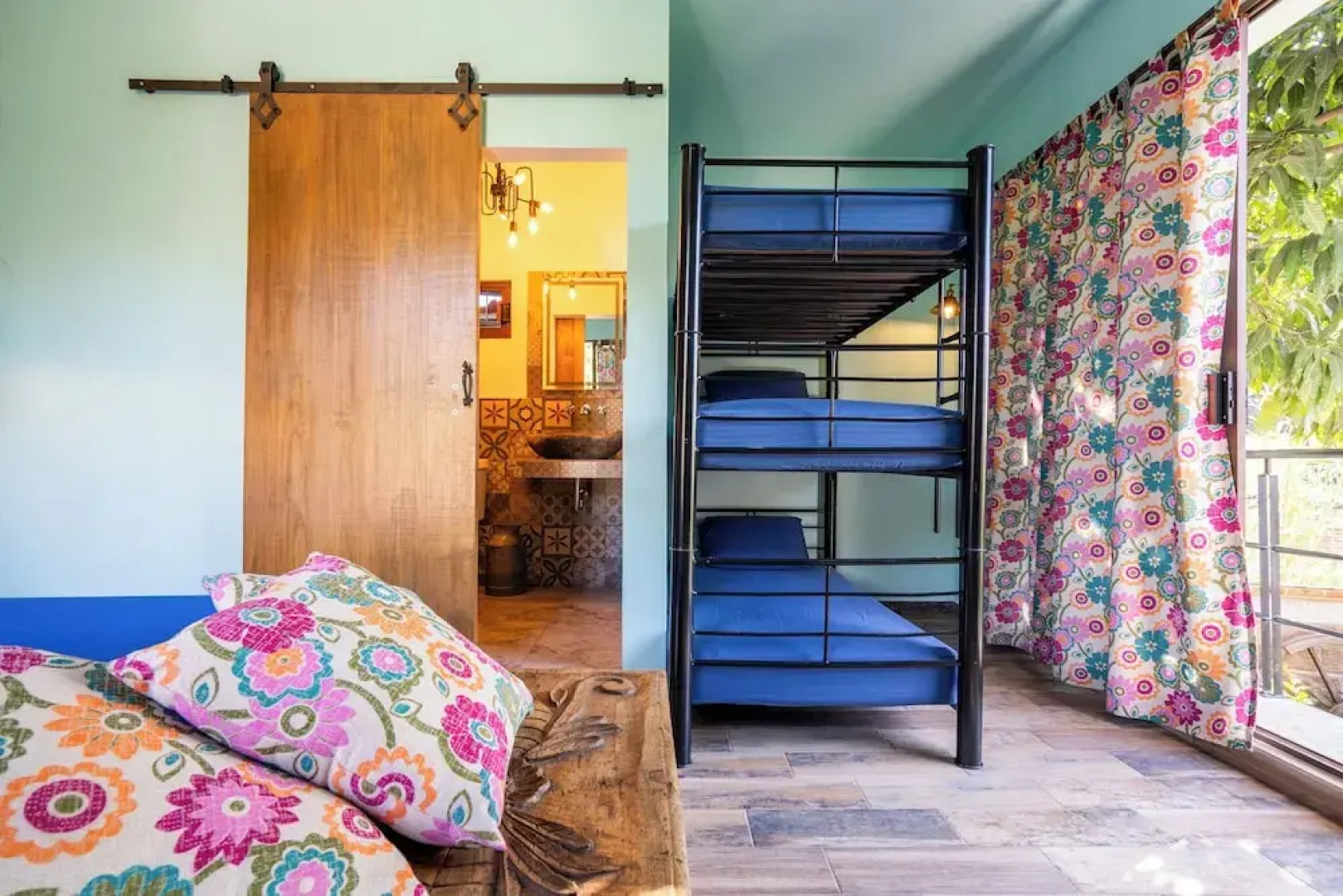 Cozy House with Pool and 3 Bedrooms