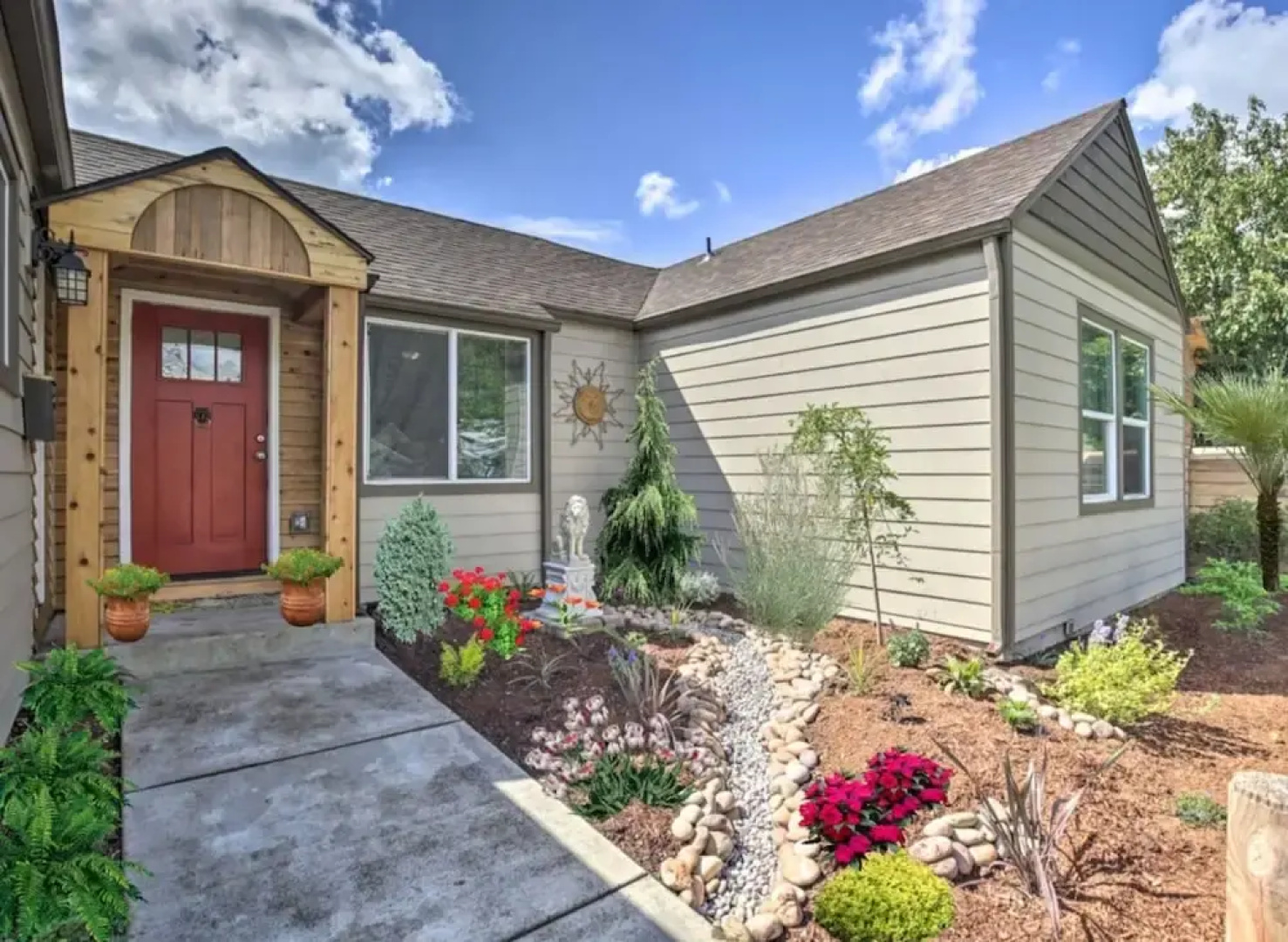 Diva's Den - West Salem Bungalow 3 Bedroom Bungalow by Redawning