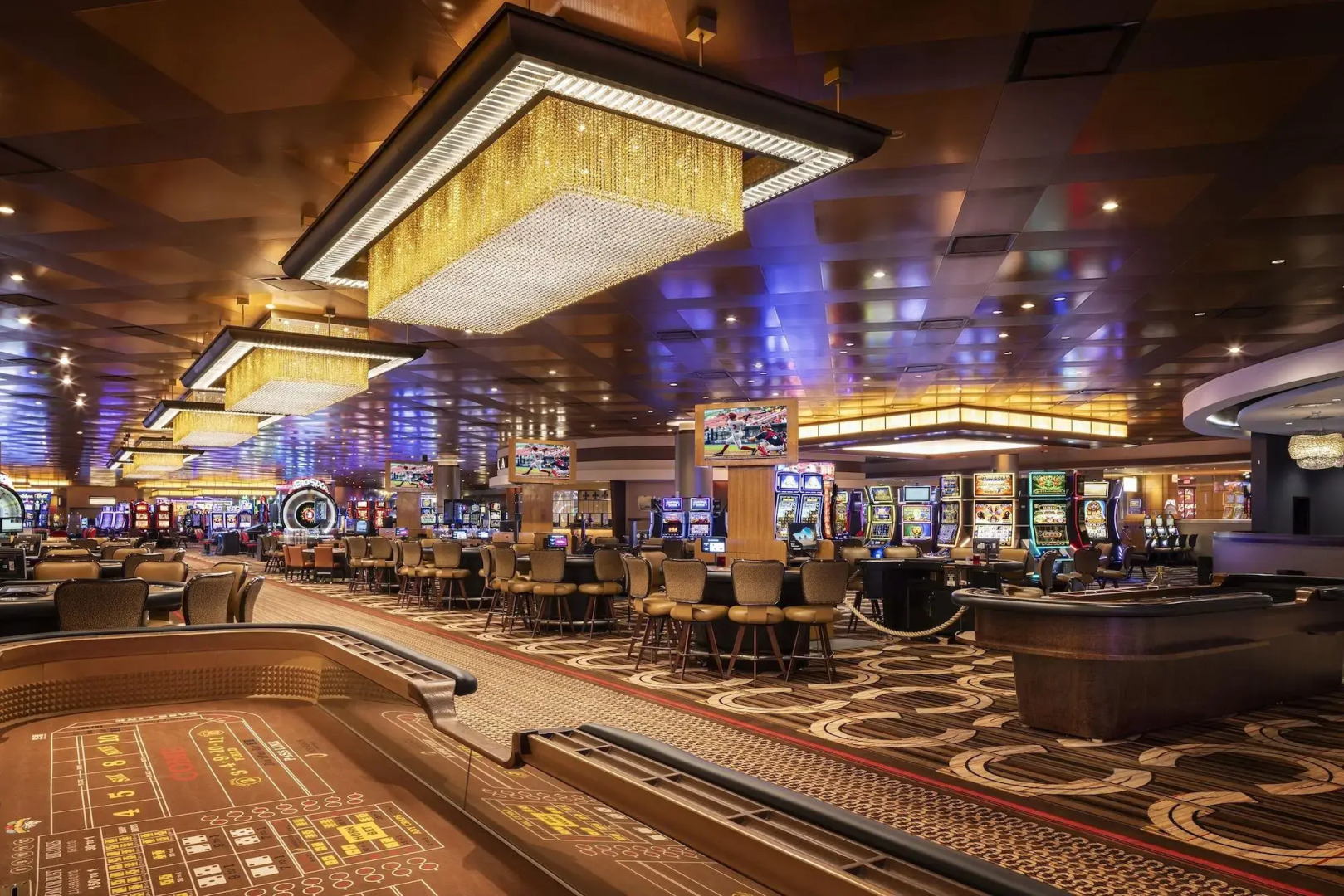 HoteLumiere at the Arch - A Caesars Rewards Destination