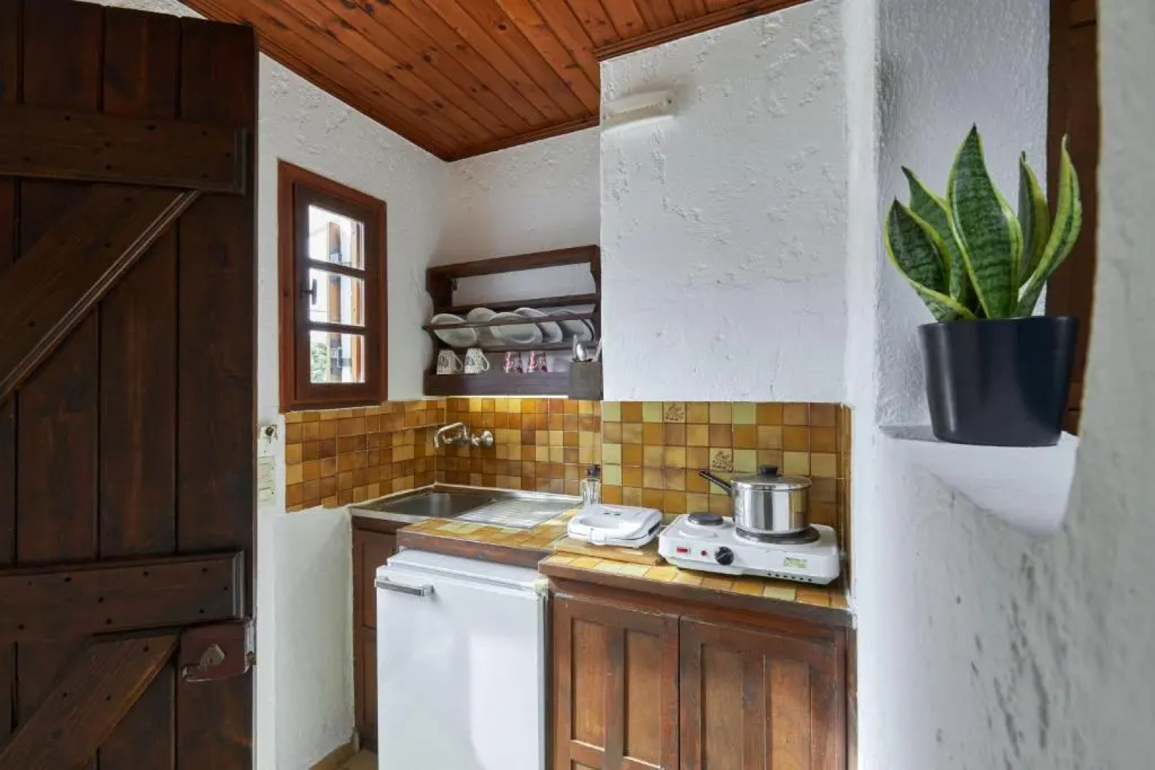 Mila Malia Studios Hotel