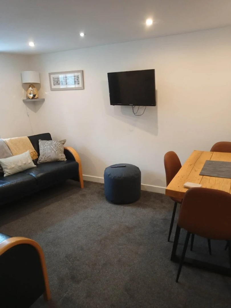 2 Bedrooms/sleeps 4/free Wifi/parking/outdoor Area