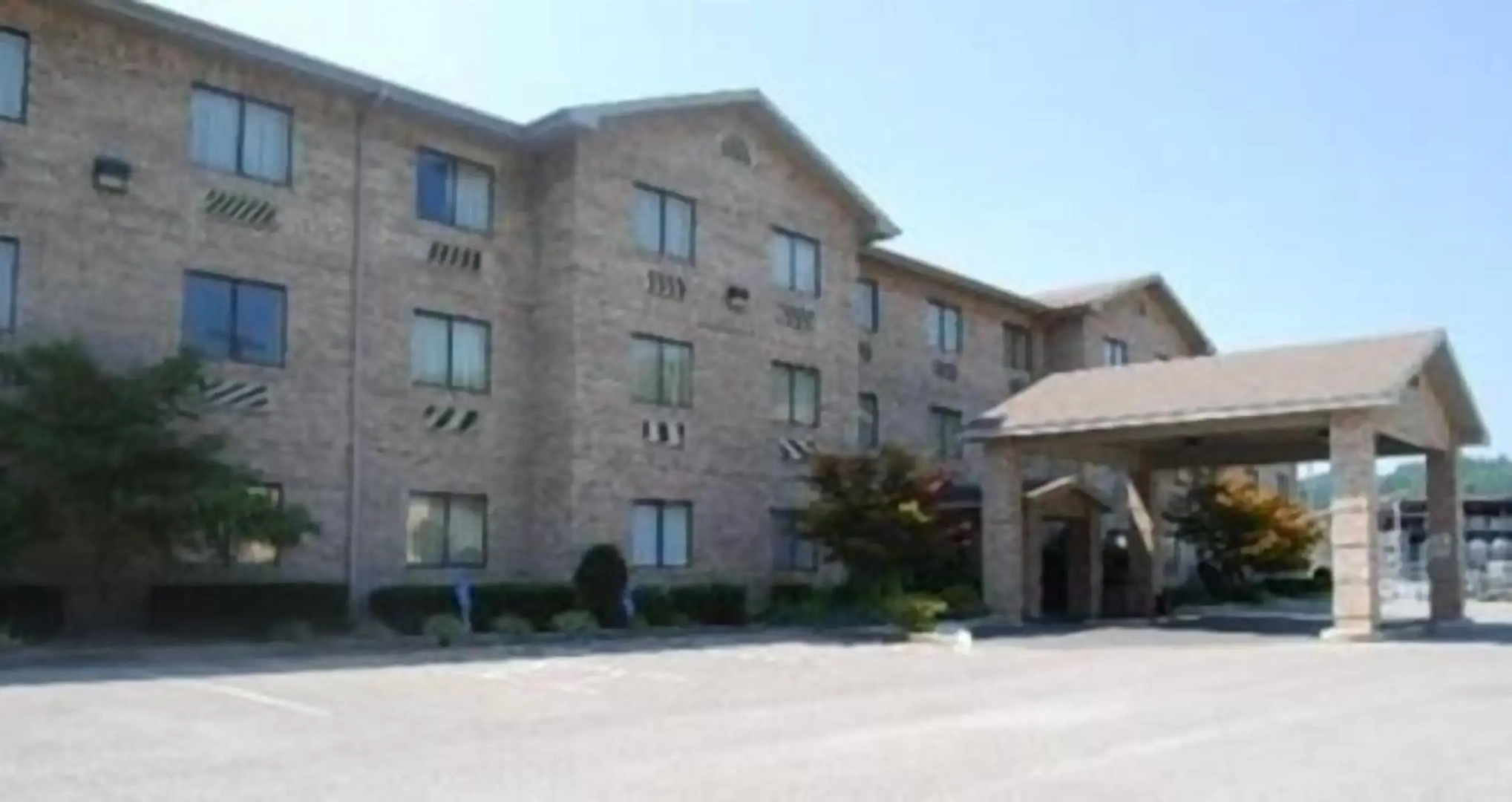 Brookshire Inn & Suites