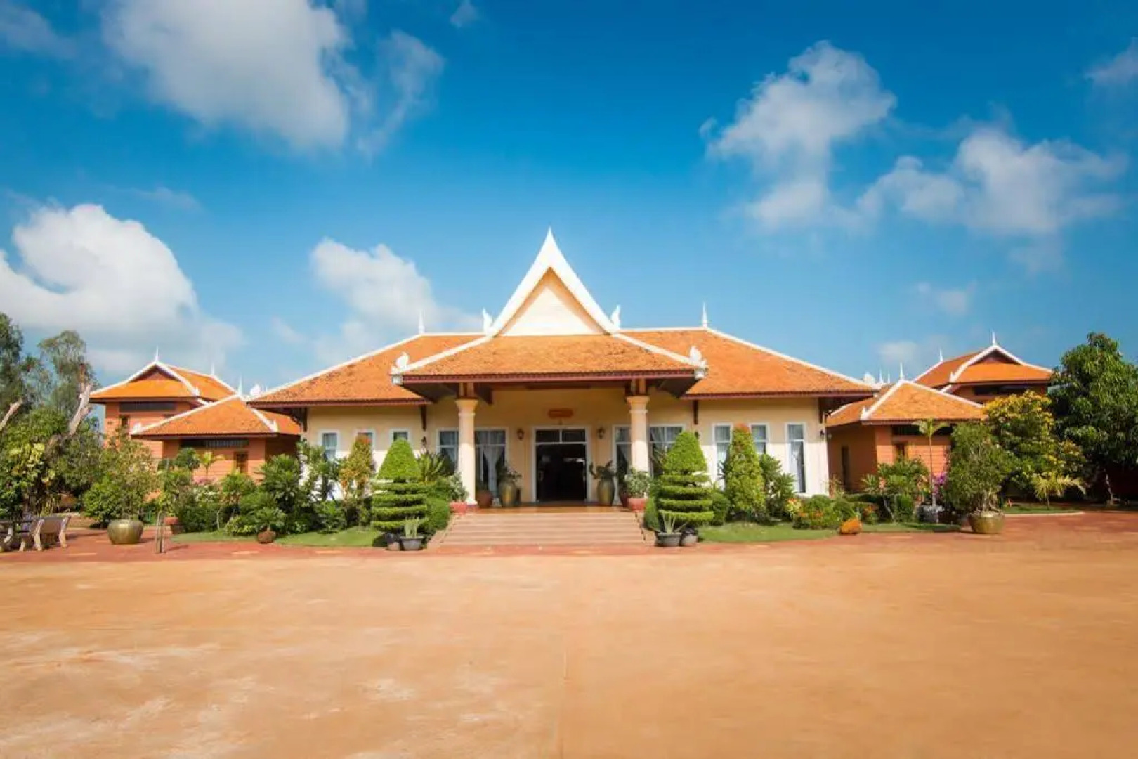 Golden Chenla Hotel and Restaurant