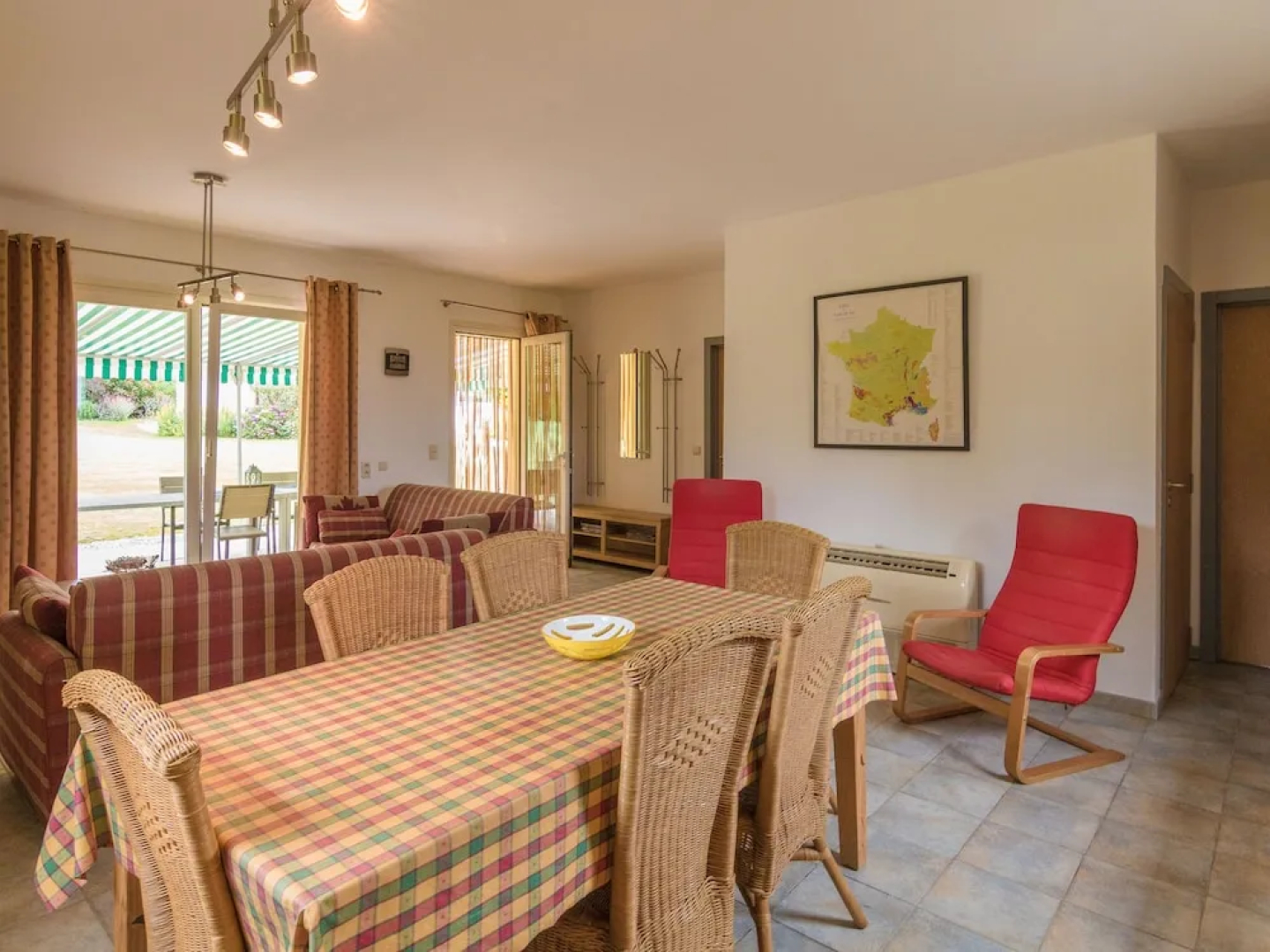 Two Comfortable Houses With Swimming Pool Near Monbazillac and Bergerac