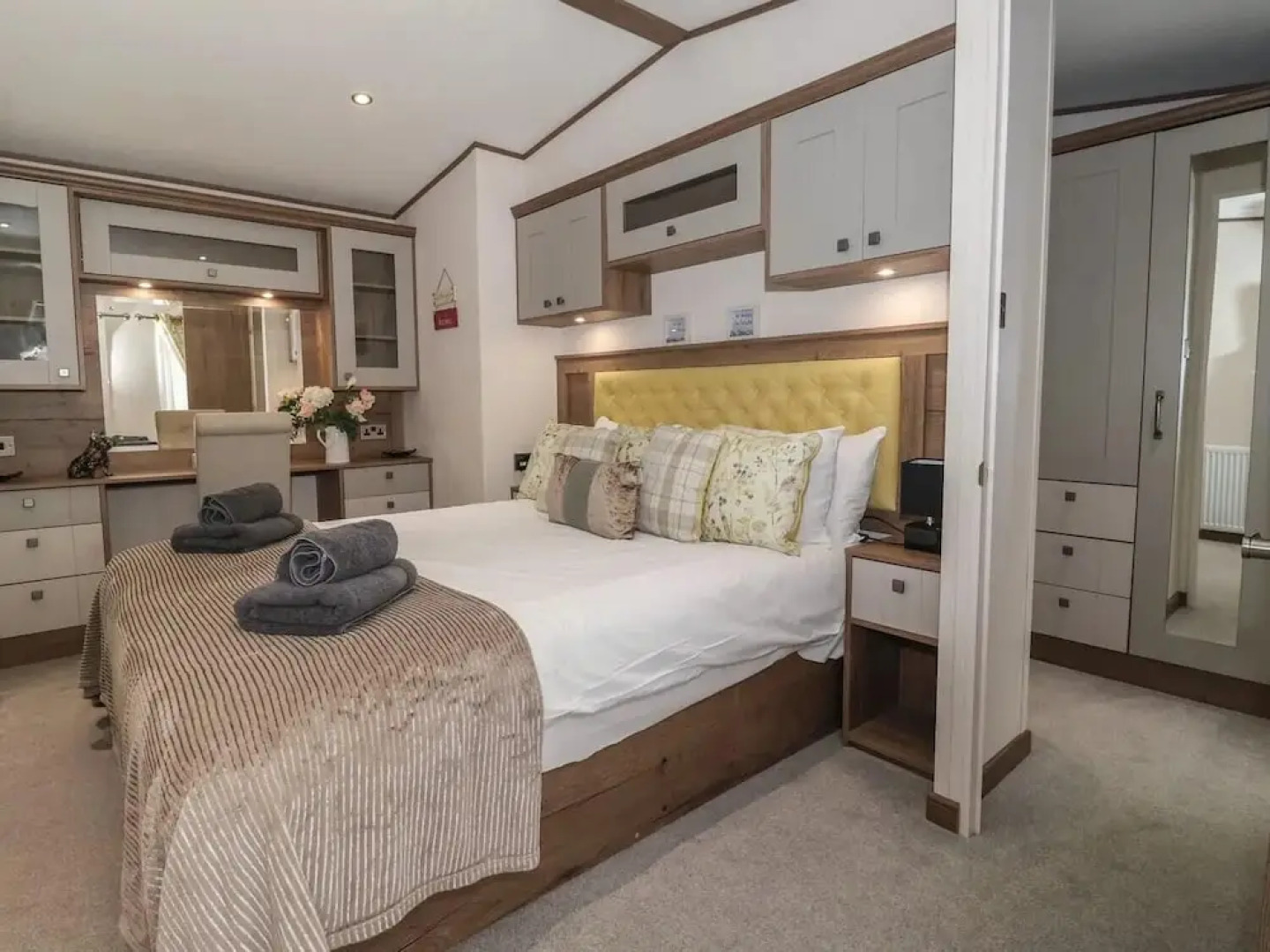 Whispering Willows 2-bed Lodge in Scarborough