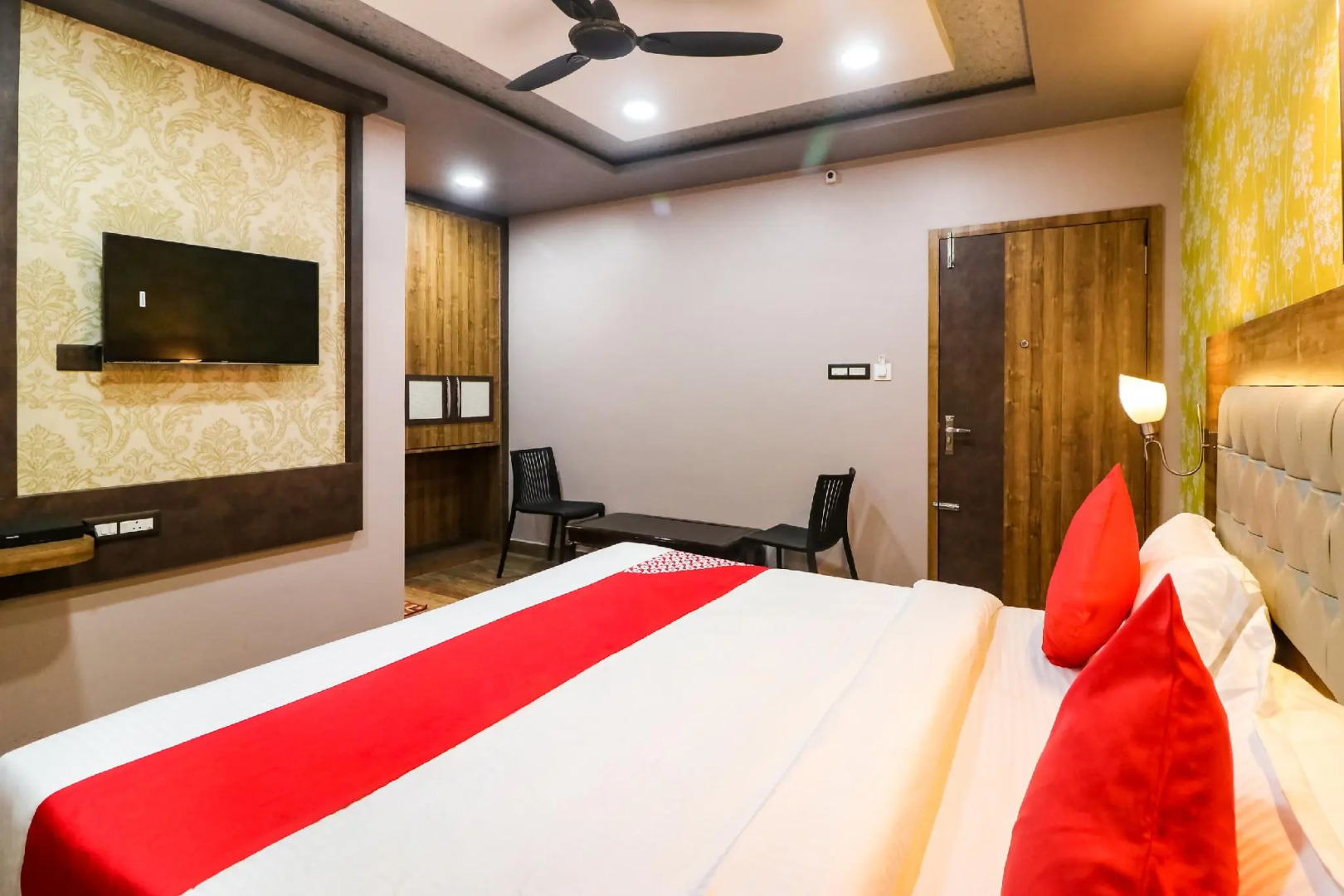 OYO 47057 Padma Manor