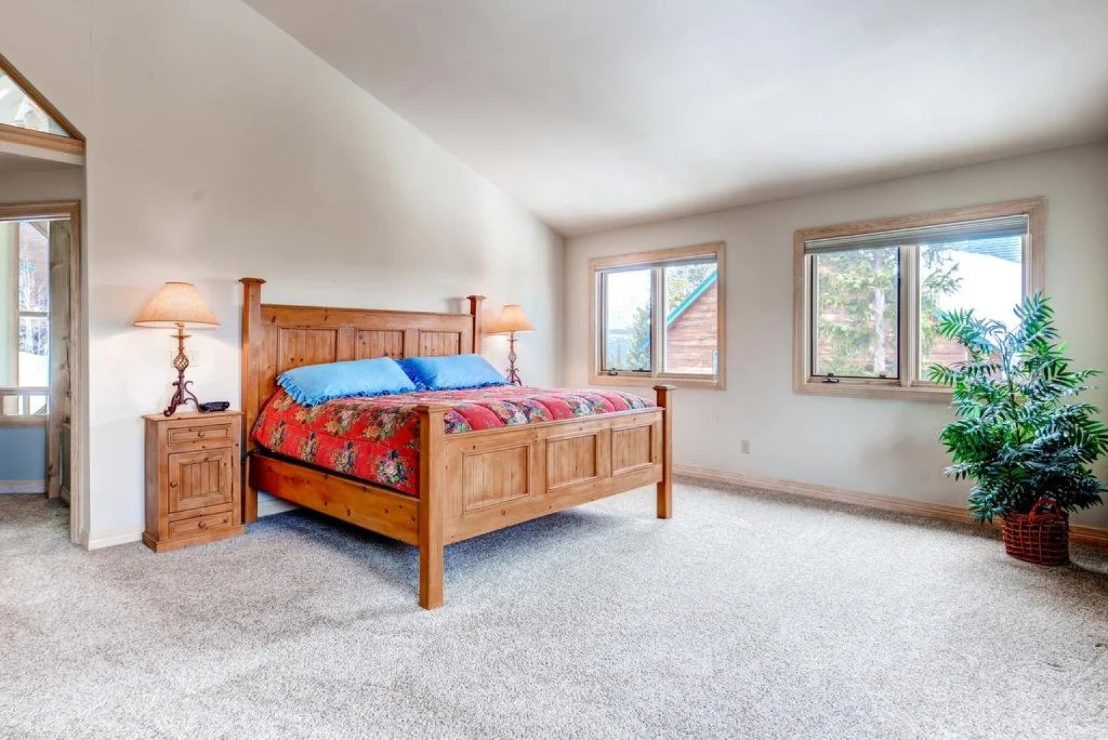 Four-Bedroom Pineview Haus