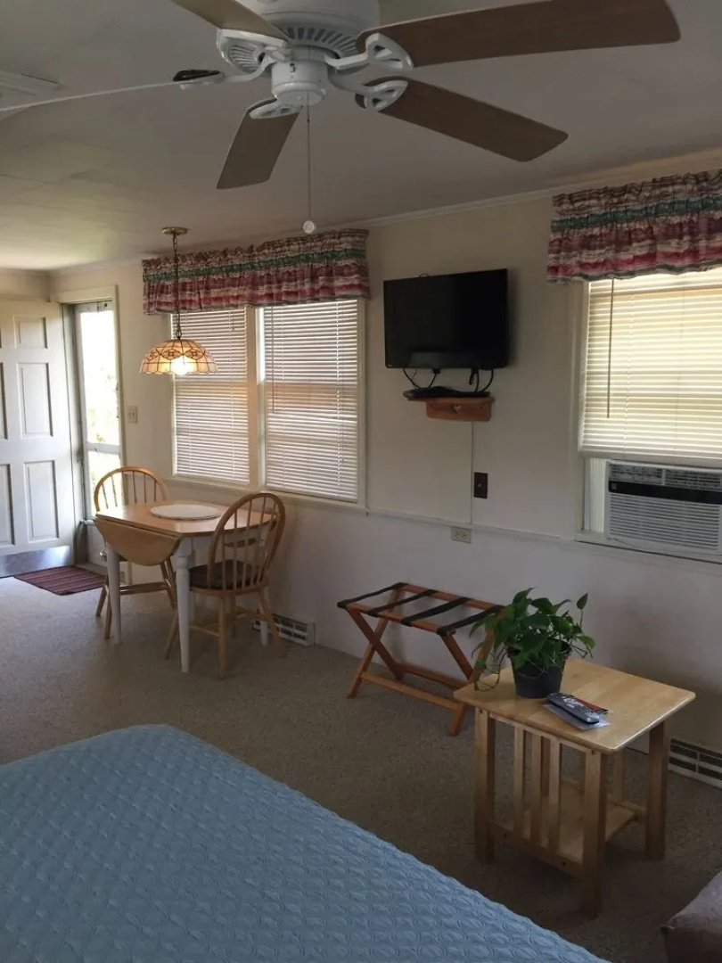 Midway Motel and Cottages