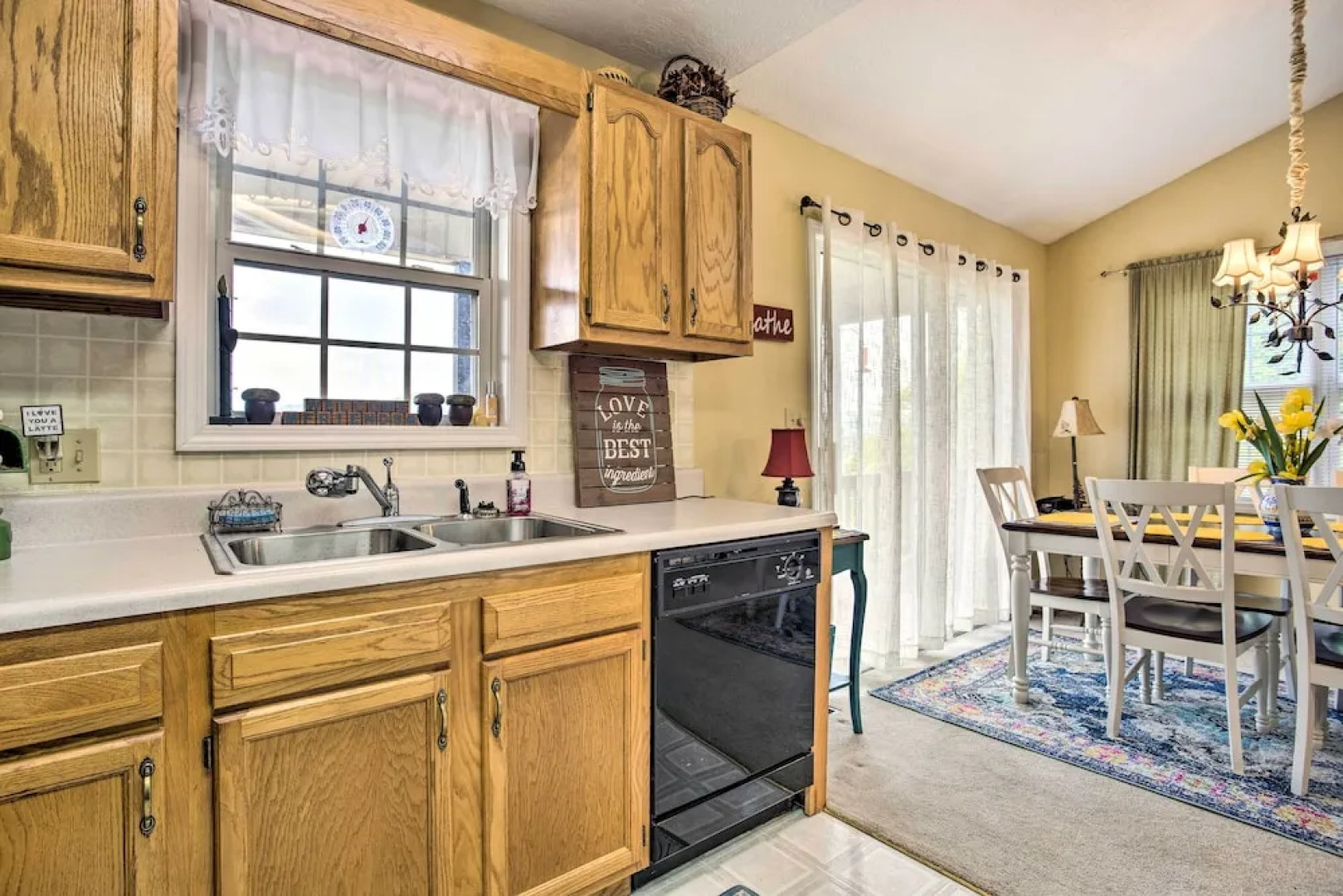 Bring a Pet: Cozy Burnsville Cottage w/ Fire Pit!