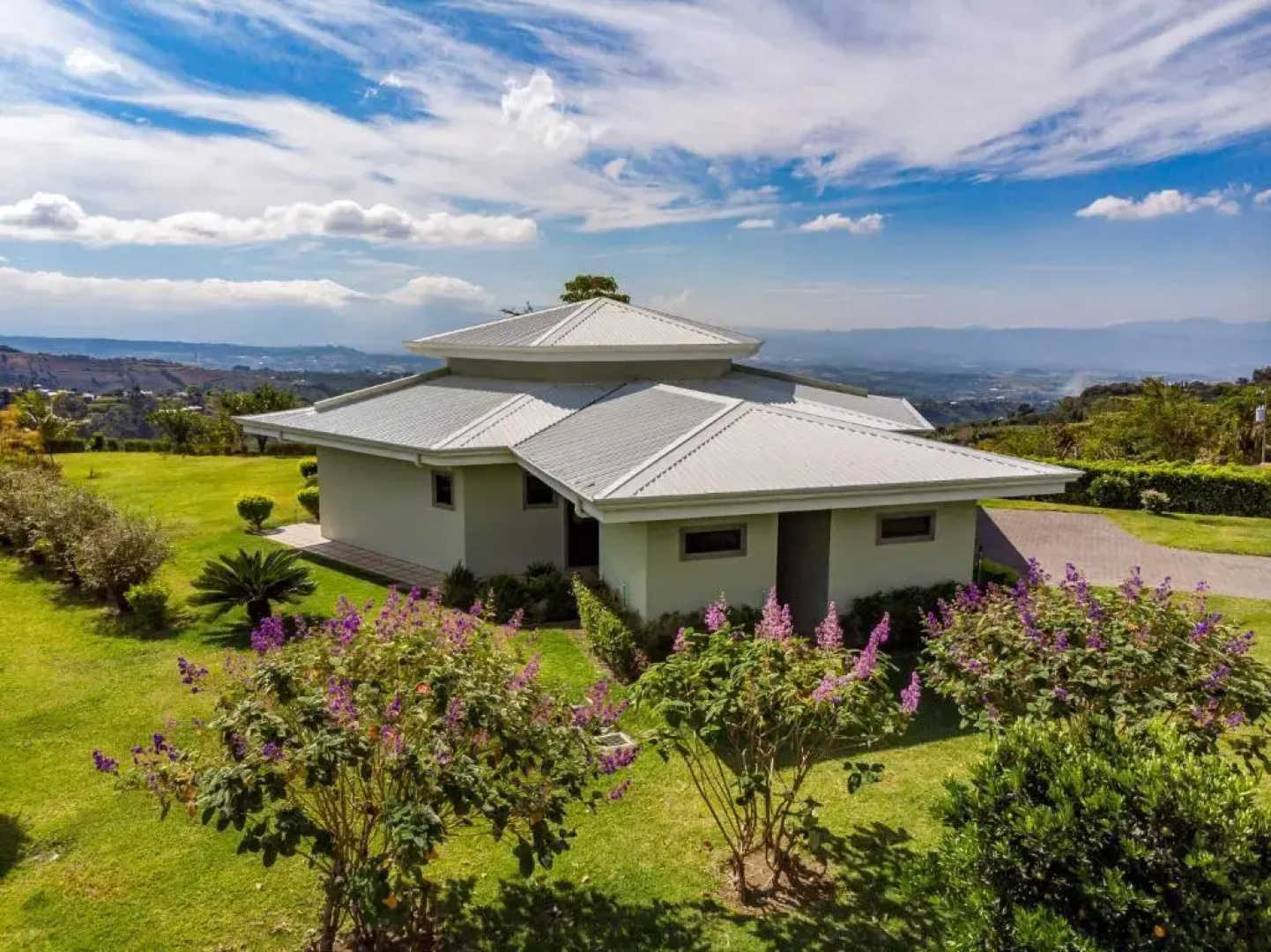 Grecia, Costa Rica Mountain Estate Guest Home 2/2 All Furnished