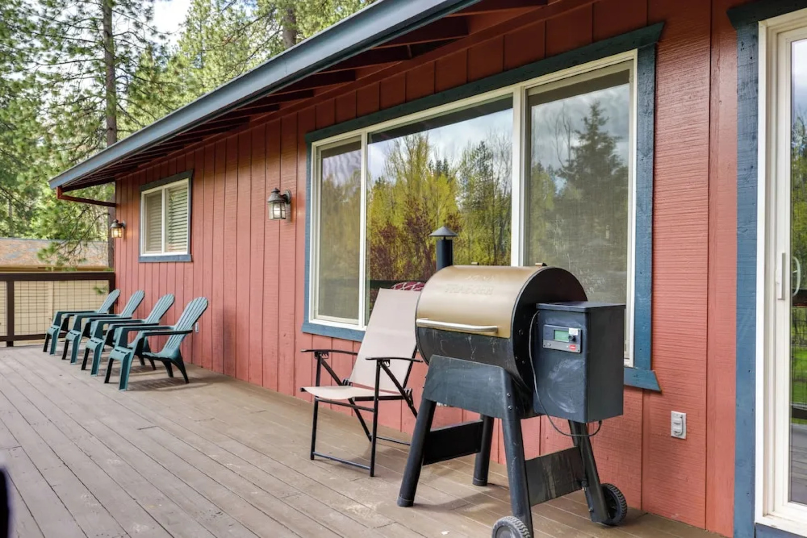 Furnished Deck & Nat'l Forest Views: Arnold Cabin