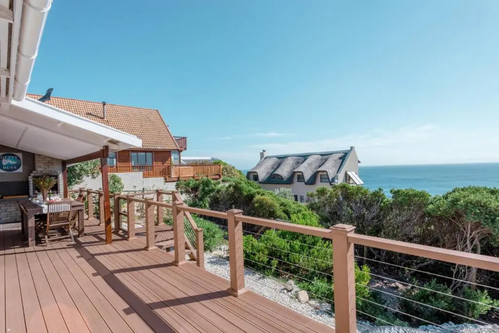 Oceanfront bungalow 3 br/2 ba, Wifi Fireplace: Guppy Huys