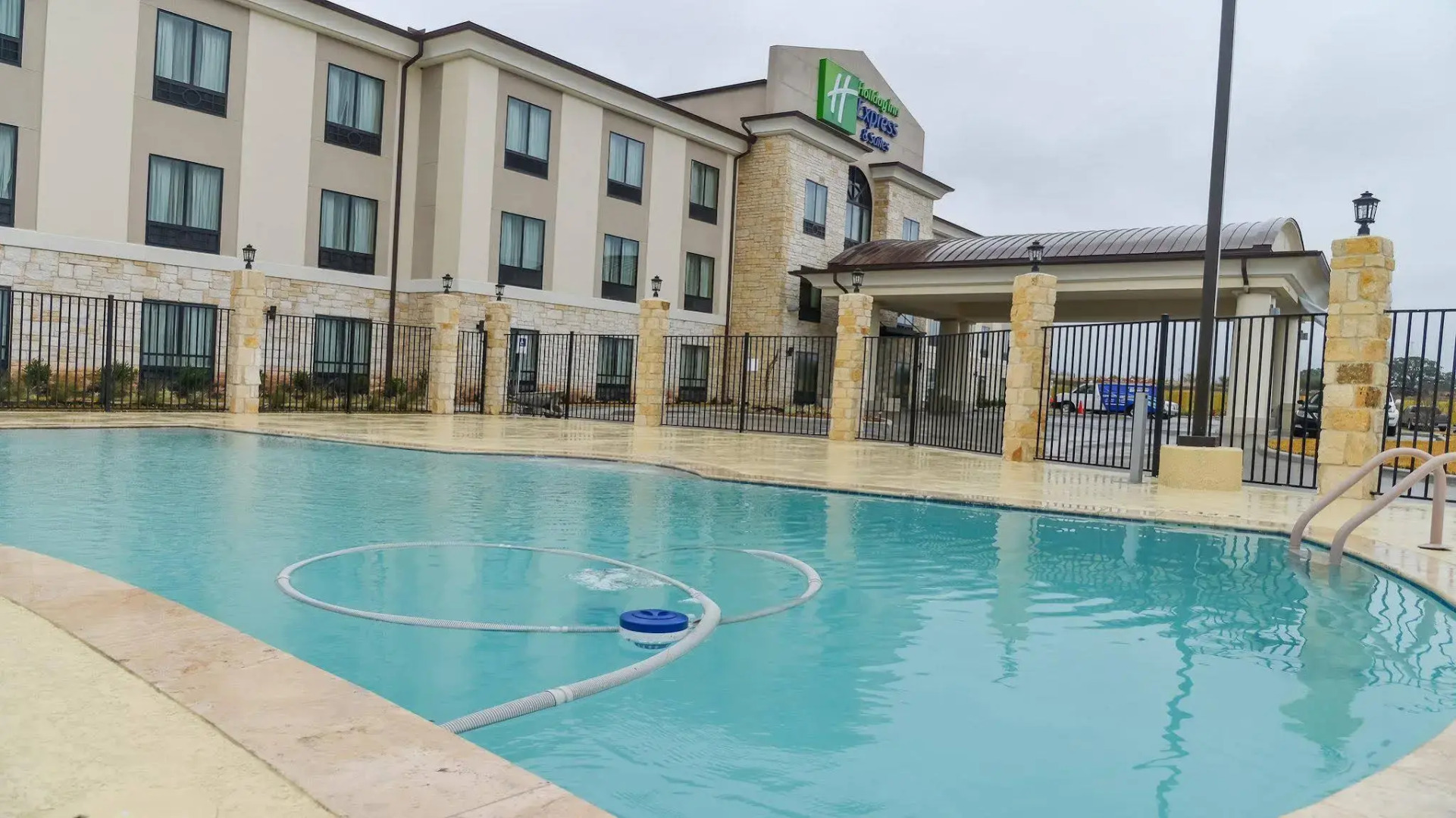 Holiday Inn Express & Suites Cuero by IHG