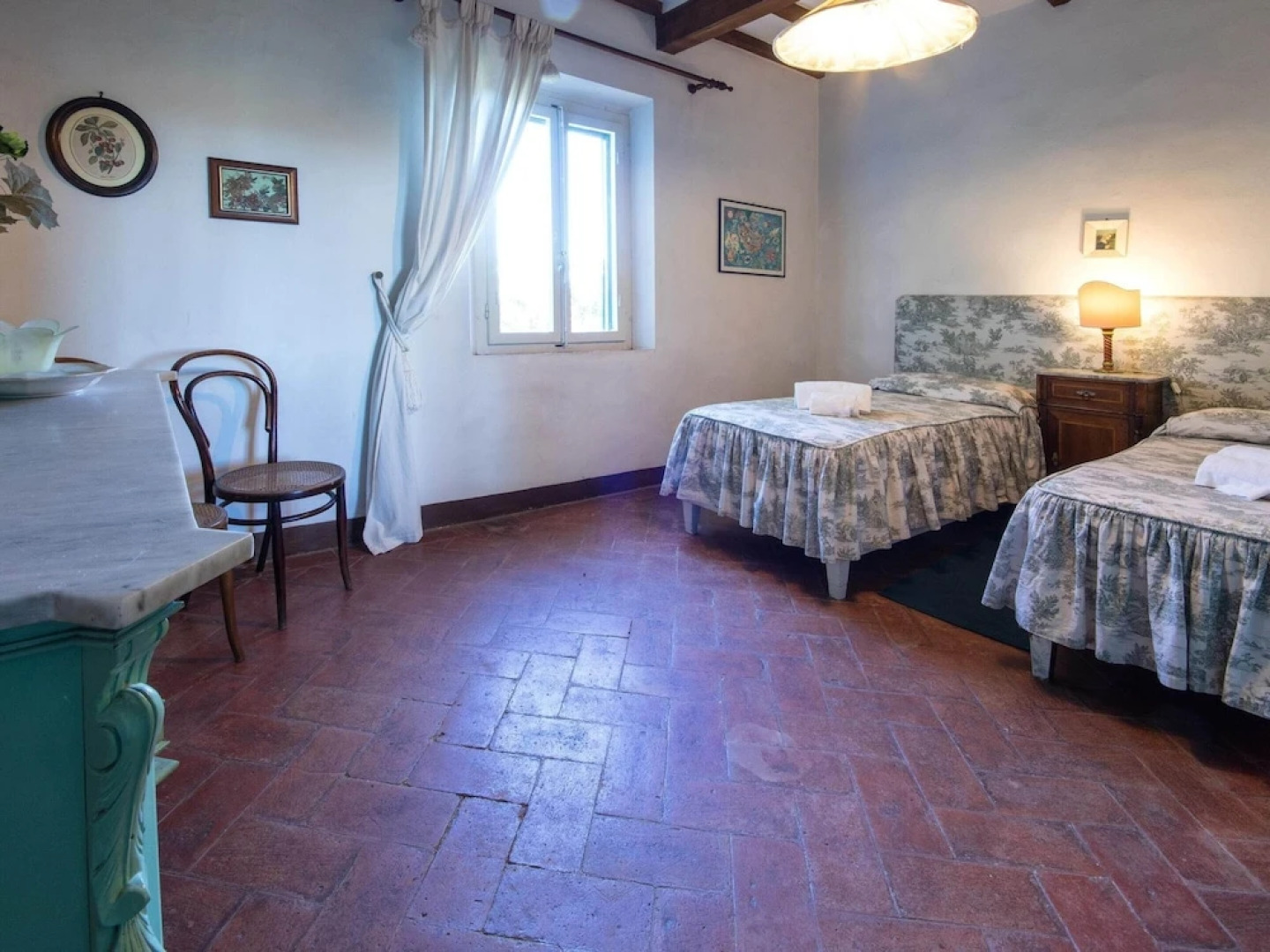 Vino, Views and Relaxing Stay