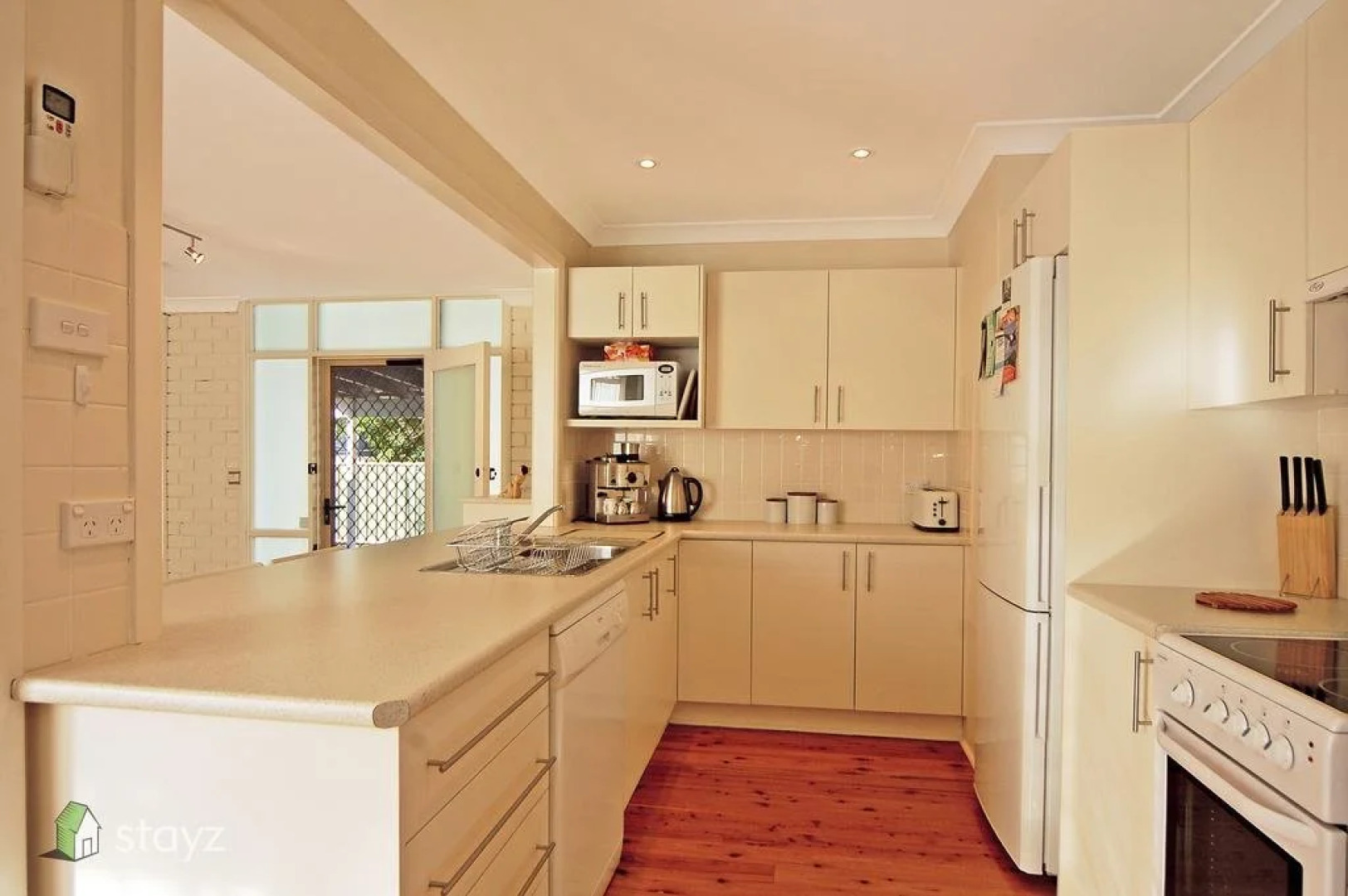 Hayes Beach House, Jervis Bay - Pet Friendly Award Winner - Fireplace