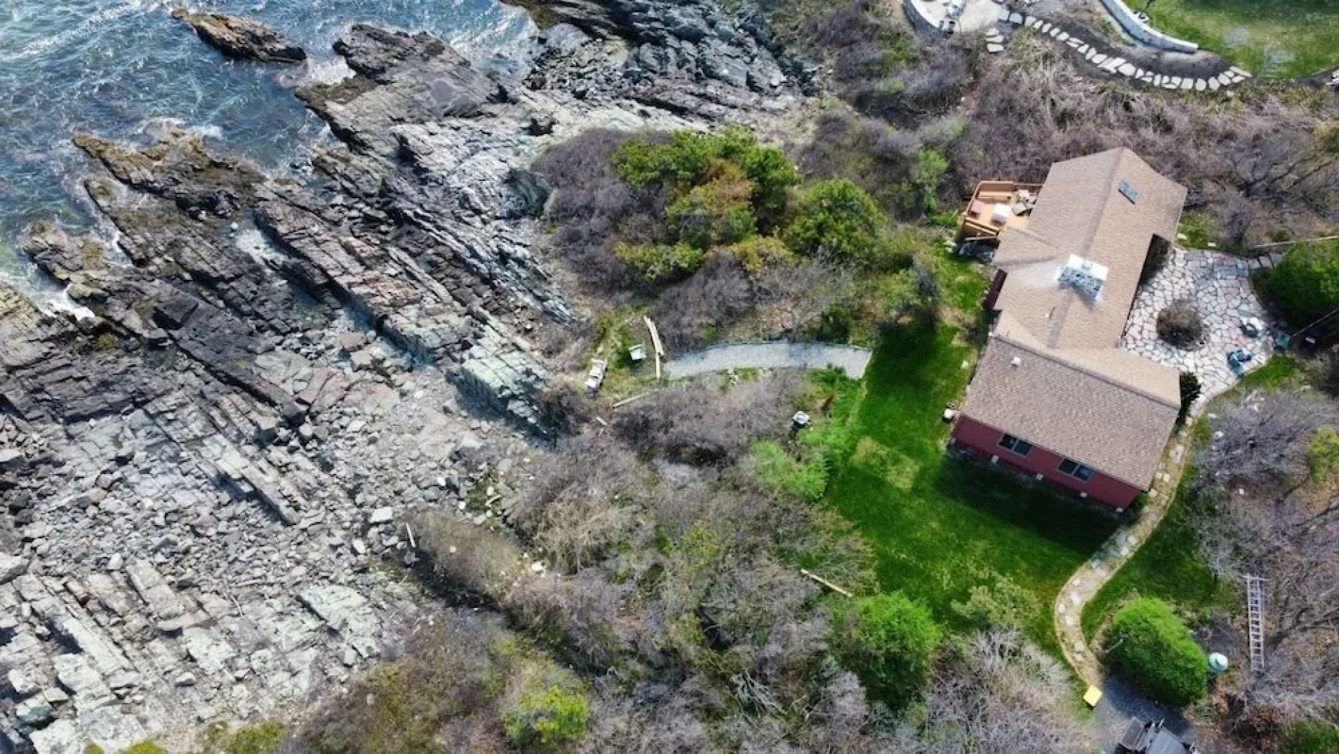 Ragged Rocks - Warm And Inviting Cottage With Uninterrupted Ocean Views 2 Bedroom Home by RedAwning