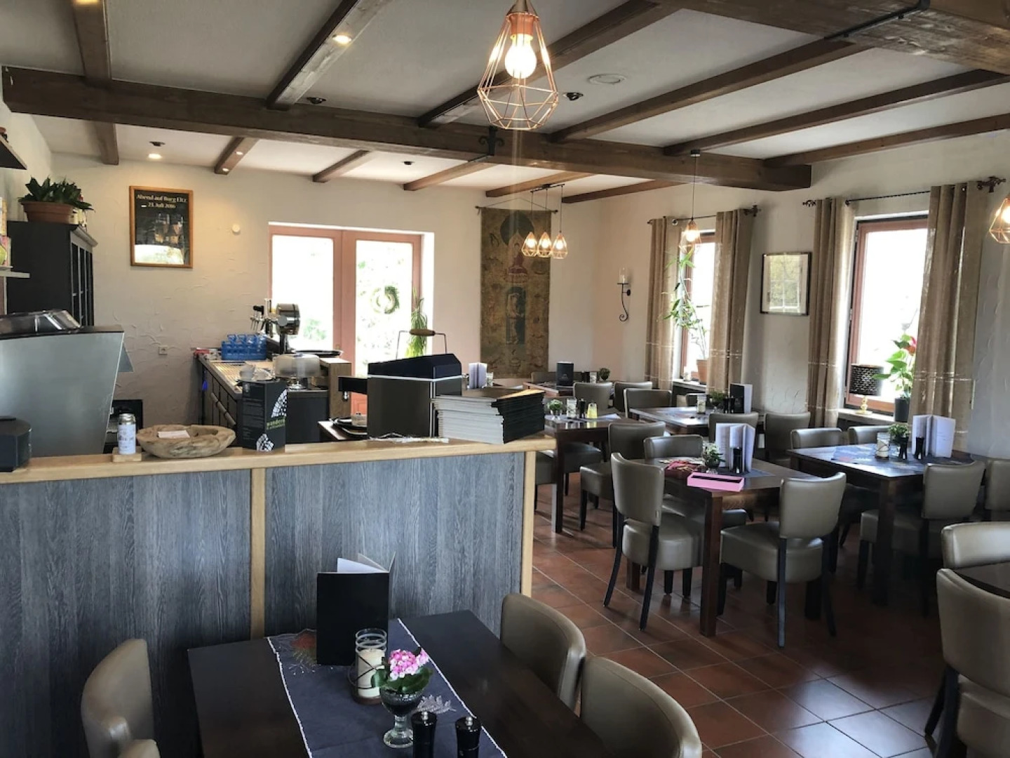 Landhaus vor Burg Eltz