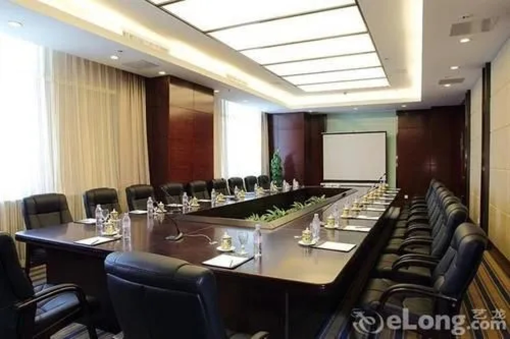 Xingtai Phoenix Hotel