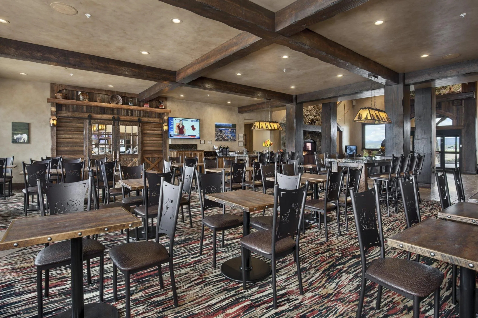 Glacier International Lodge