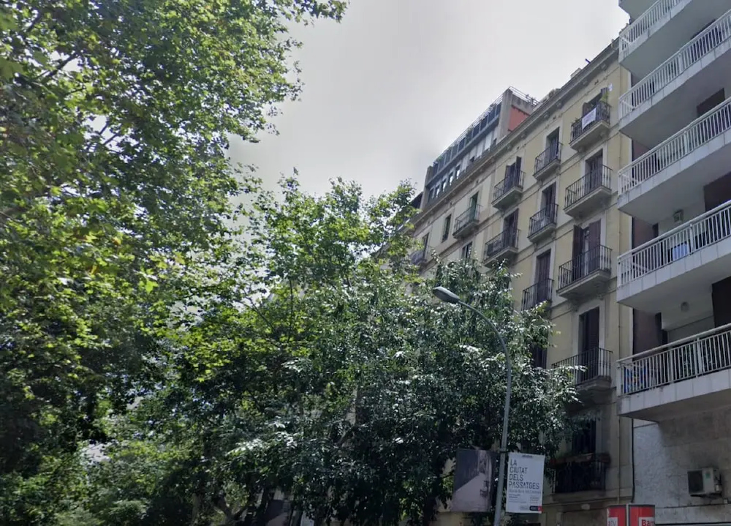 Akira Flats Roger de Flor Chic apartment