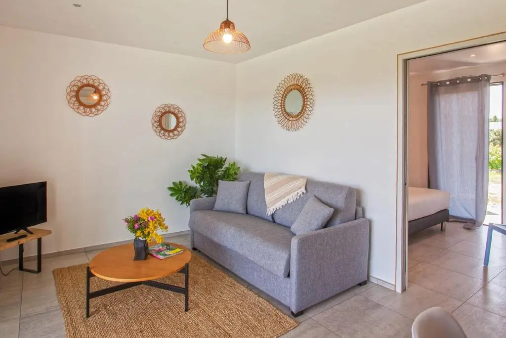 Tamontana quiet place 7 min from beach warmed shared swimming pool bbq