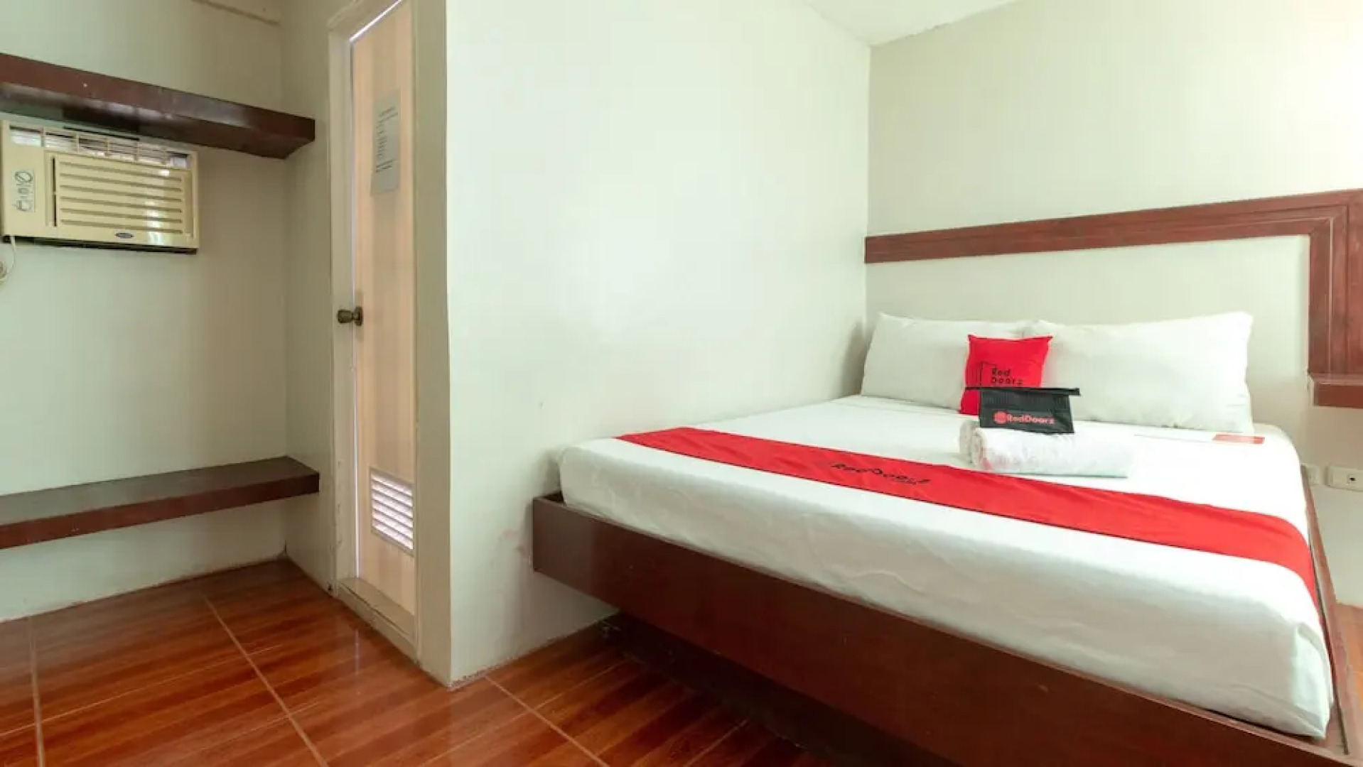 RedDoorz @ Paterno Street Tacloban