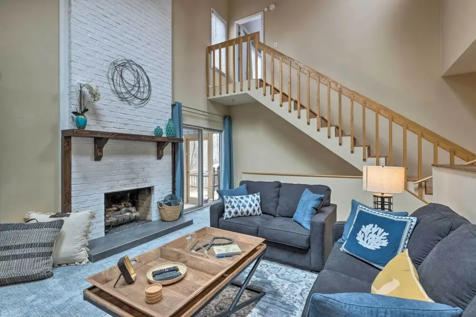 Modern Home: Deck, Bbq, Games, Fire Pit, & More!