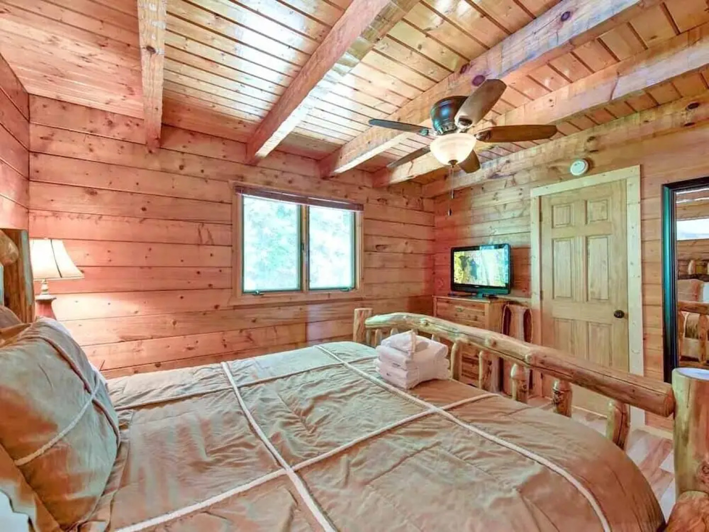 Seneca 1 Bedroom Home with Hot Tub