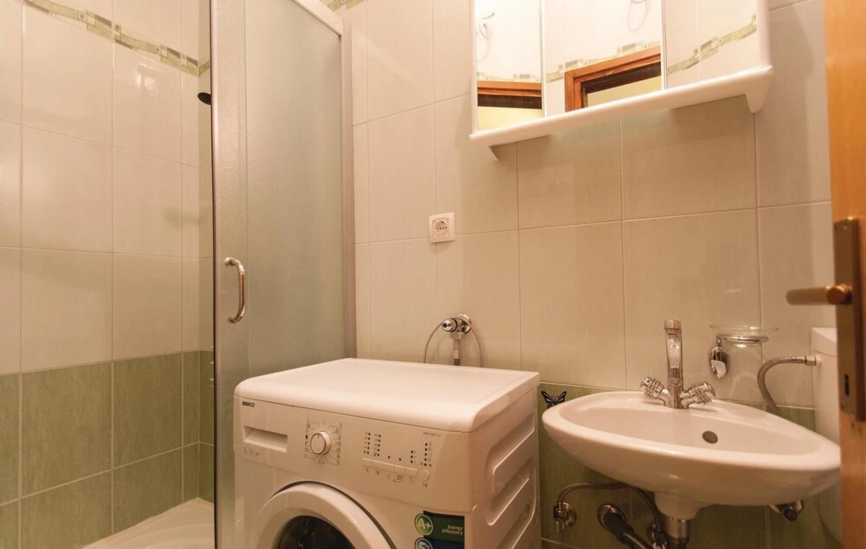 Beautiful Home in Divsici With Wifi and 1 Bedrooms