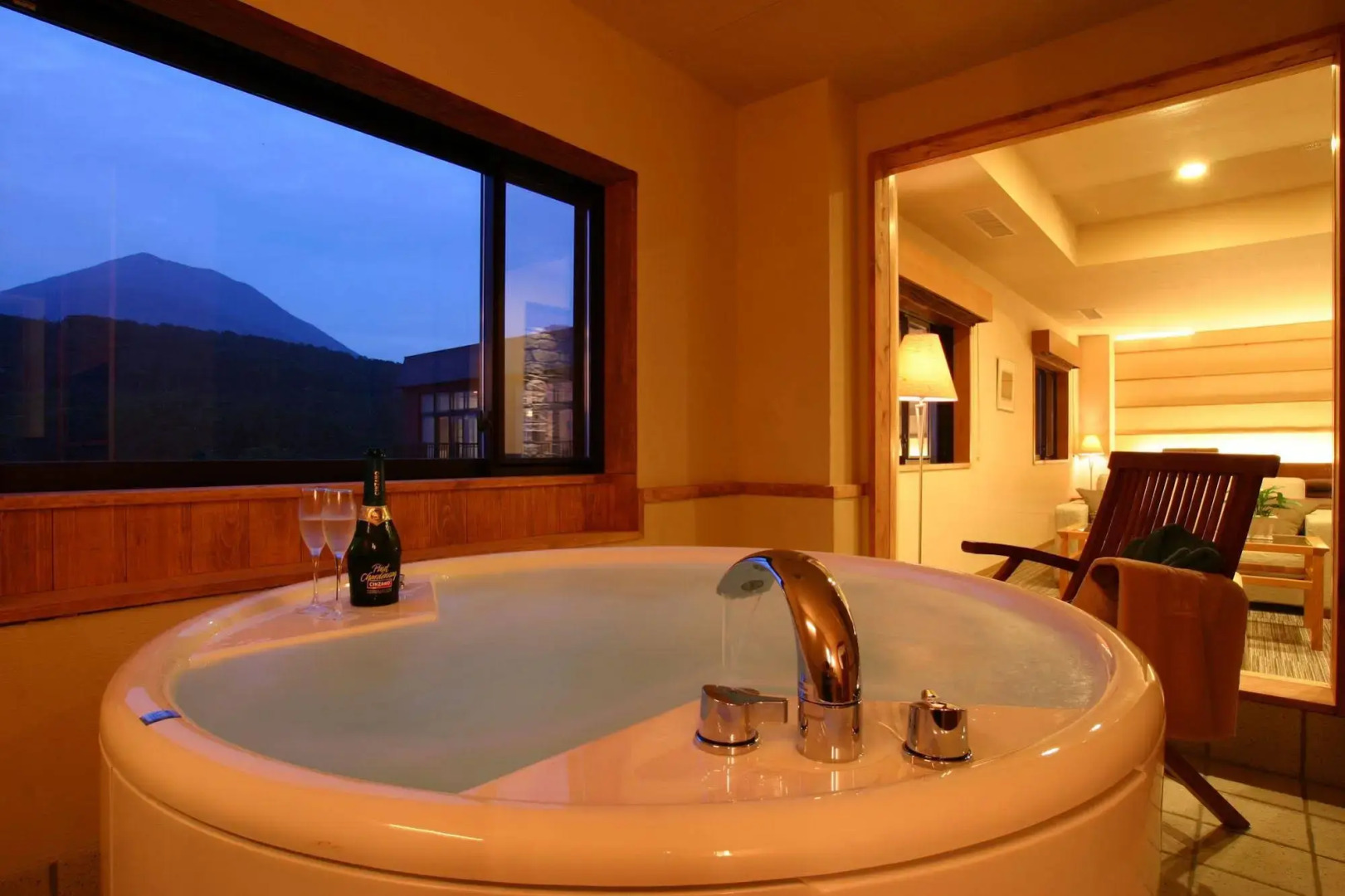 Natural Resort Niseko Weiss Hotel