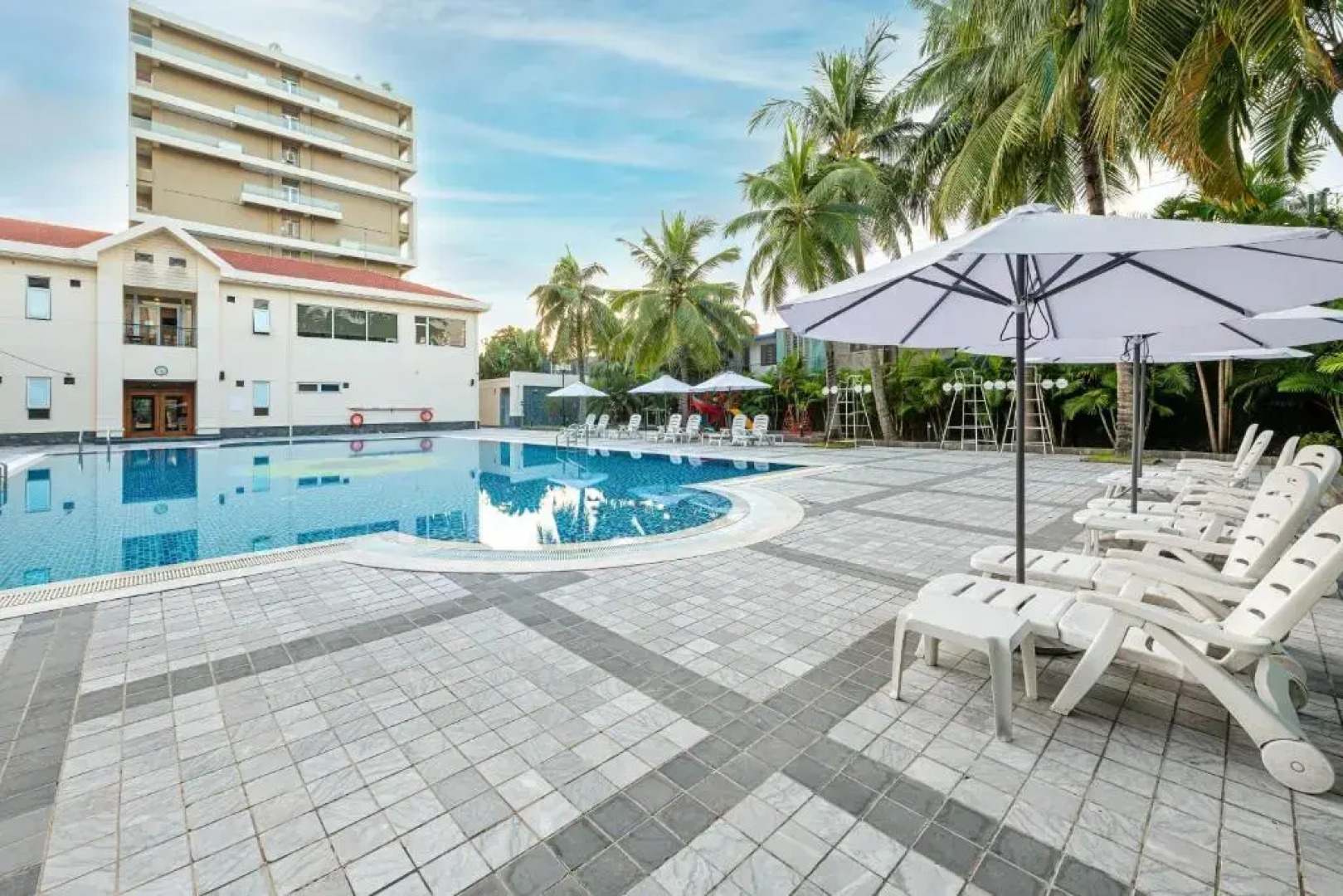 Sunflower International Village