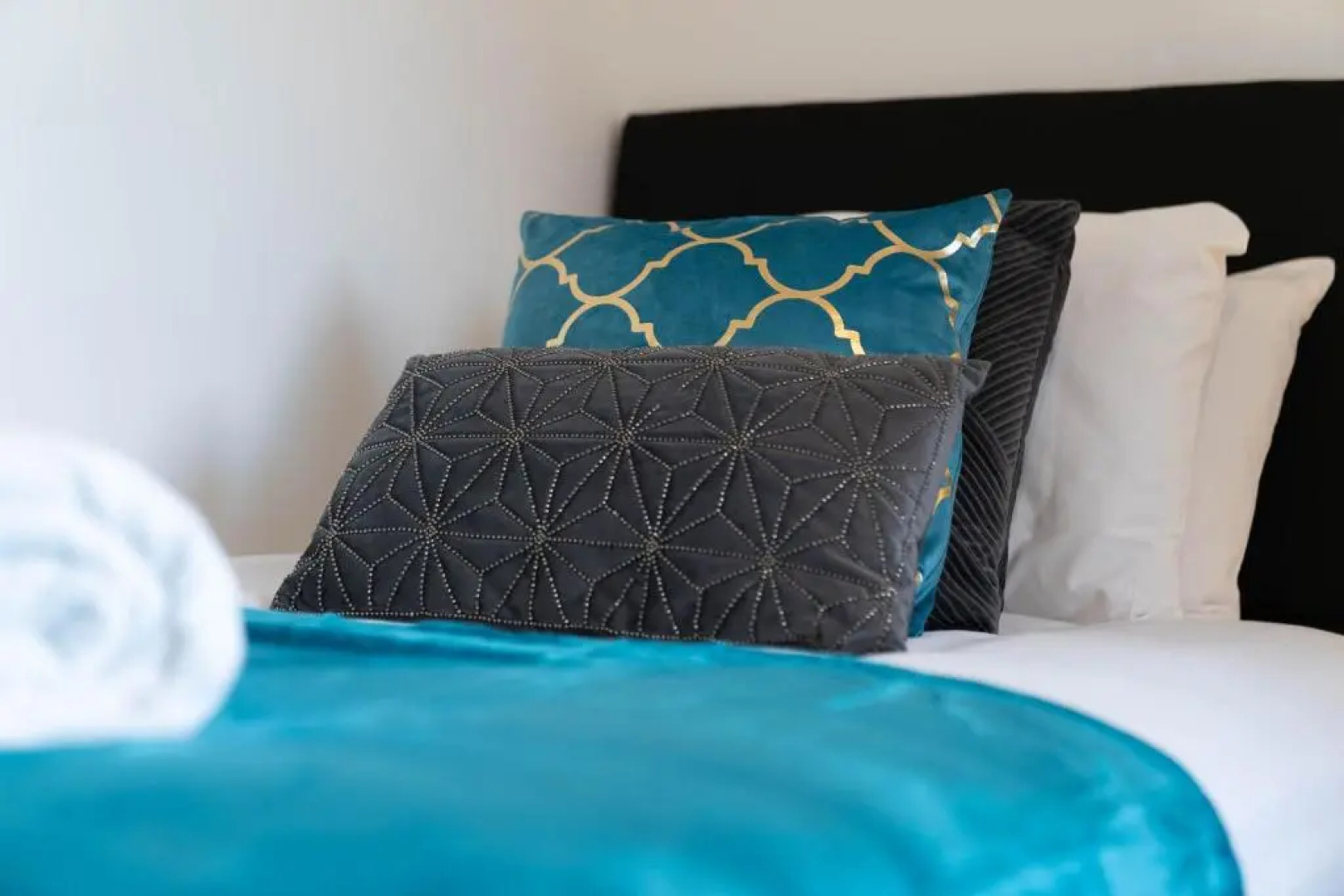 Haus 3 Bedroom House l 6 Guests l Off-street Parking l Garden l TOP RATED l Detatched